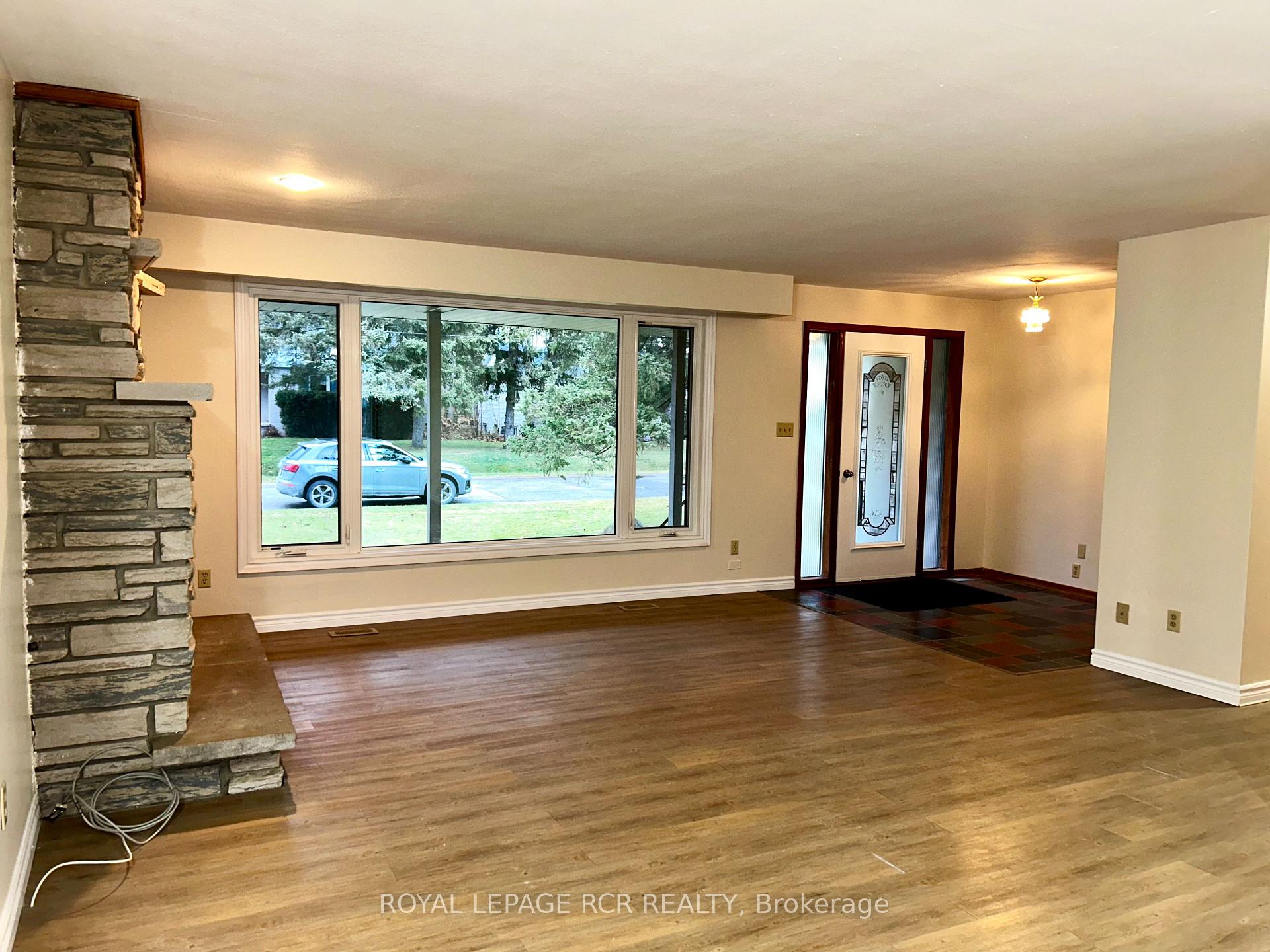 Photo 3 of Unit Main Floor, 427 Pine Grove Avenue, Shelburne — HOMEH