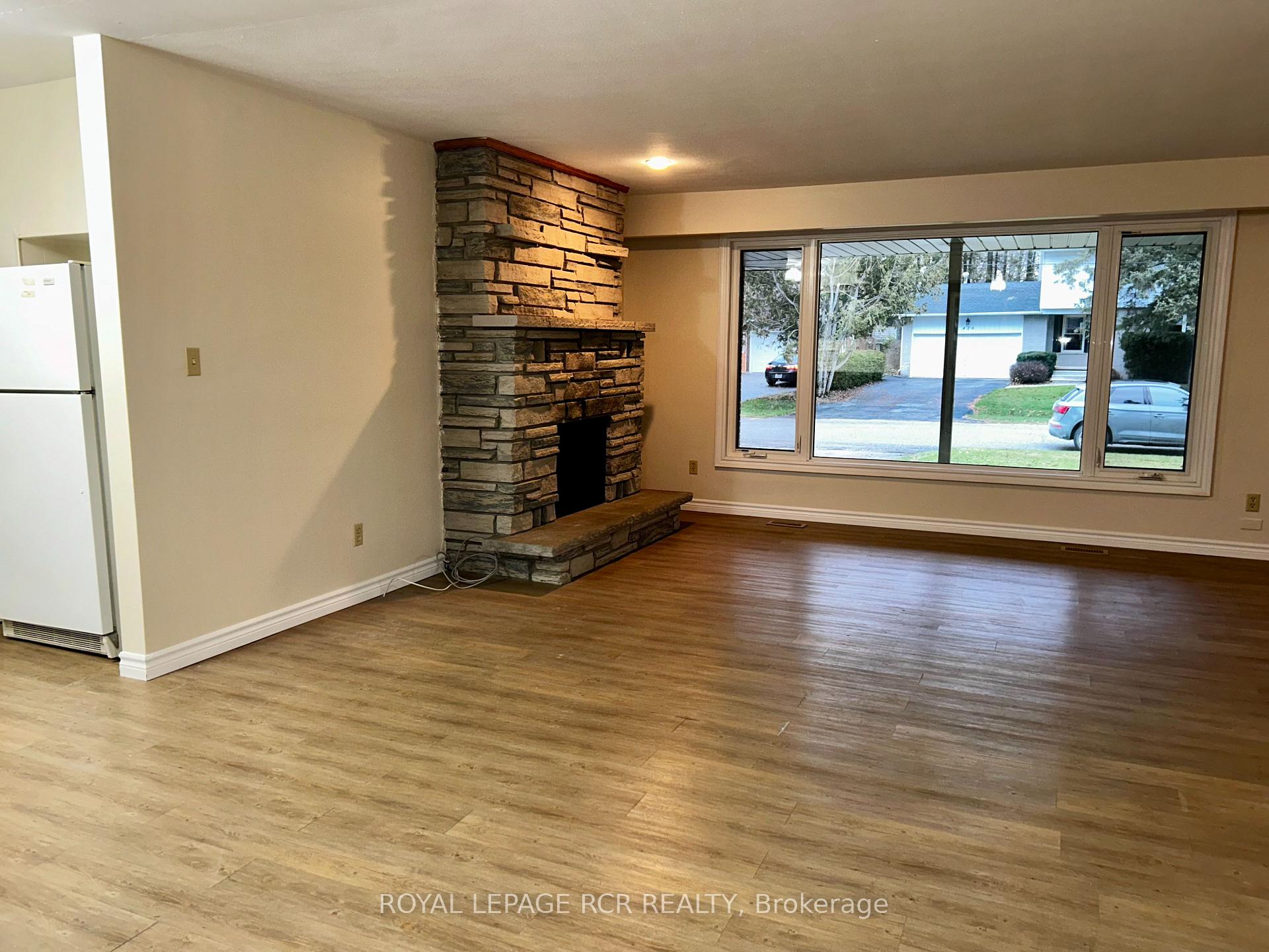Photo 4 of Unit Main Floor, 427 Pine Grove Avenue, Shelburne — HOMEH