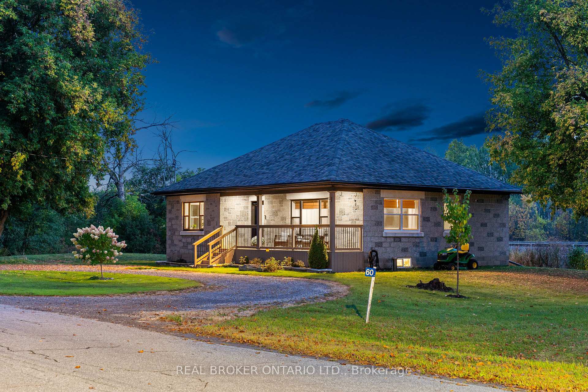 Photo 5 of 60 Union Street, Smiths Falls — HOMEH
