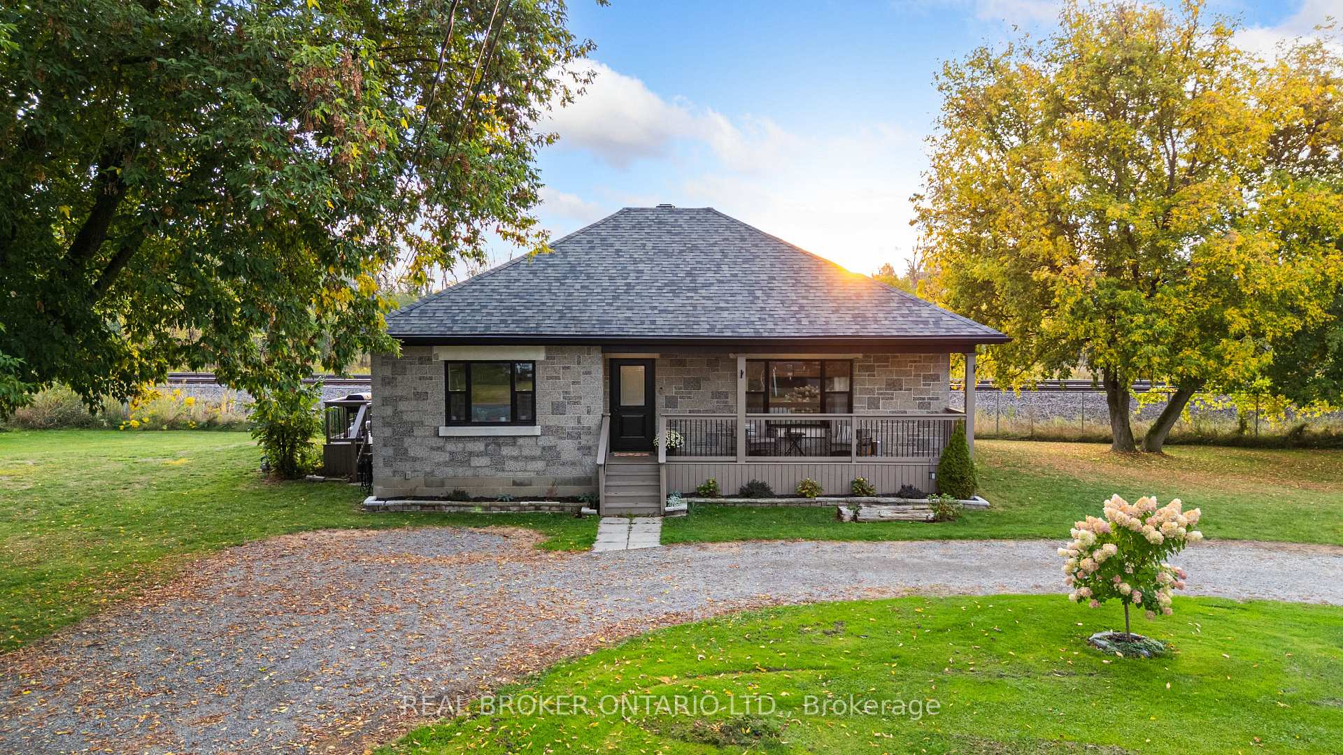 Photo 6 of 60 Union Street, Smiths Falls — HOMEH