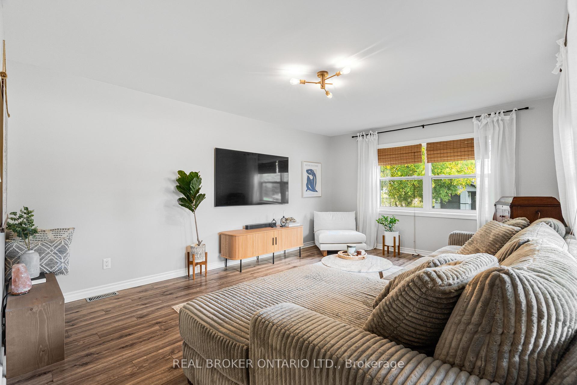 Photo 14 of 60 Union Street, Smiths Falls — HOMEH