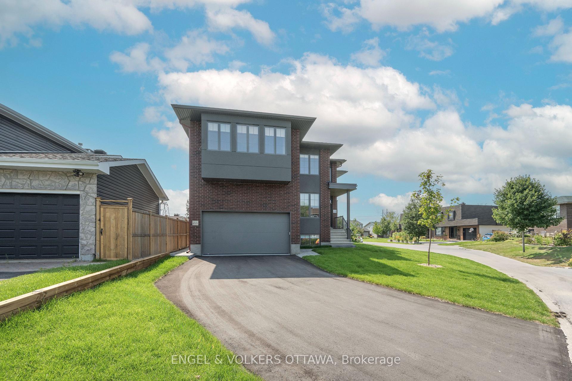 Photo 2 of 5 Winlock Crescent, Ottawa, Craig Henry/Woodvale — HOMEH