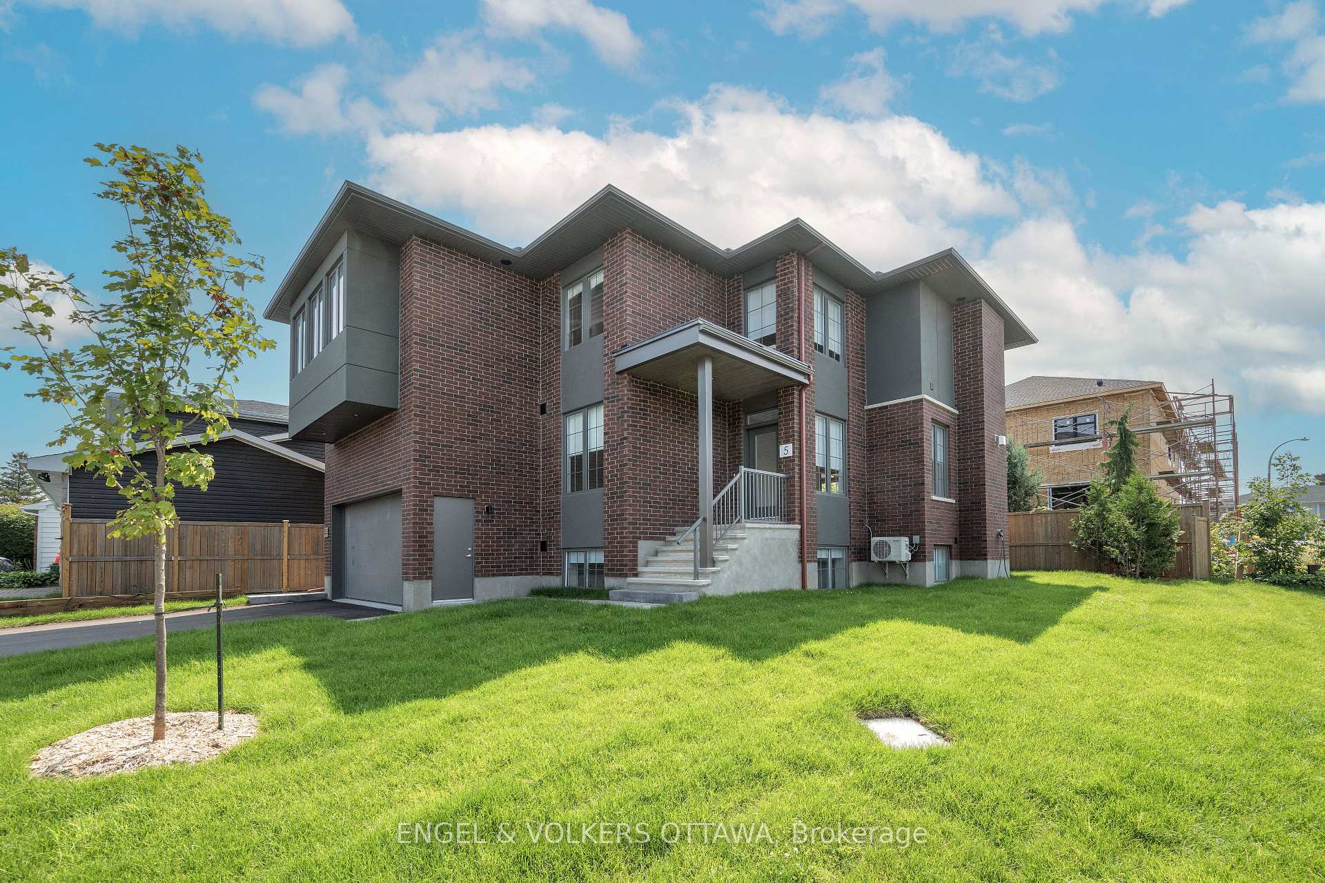 Photo 3 of 5 Winlock Crescent, Ottawa, Craig Henry/Woodvale — HOMEH