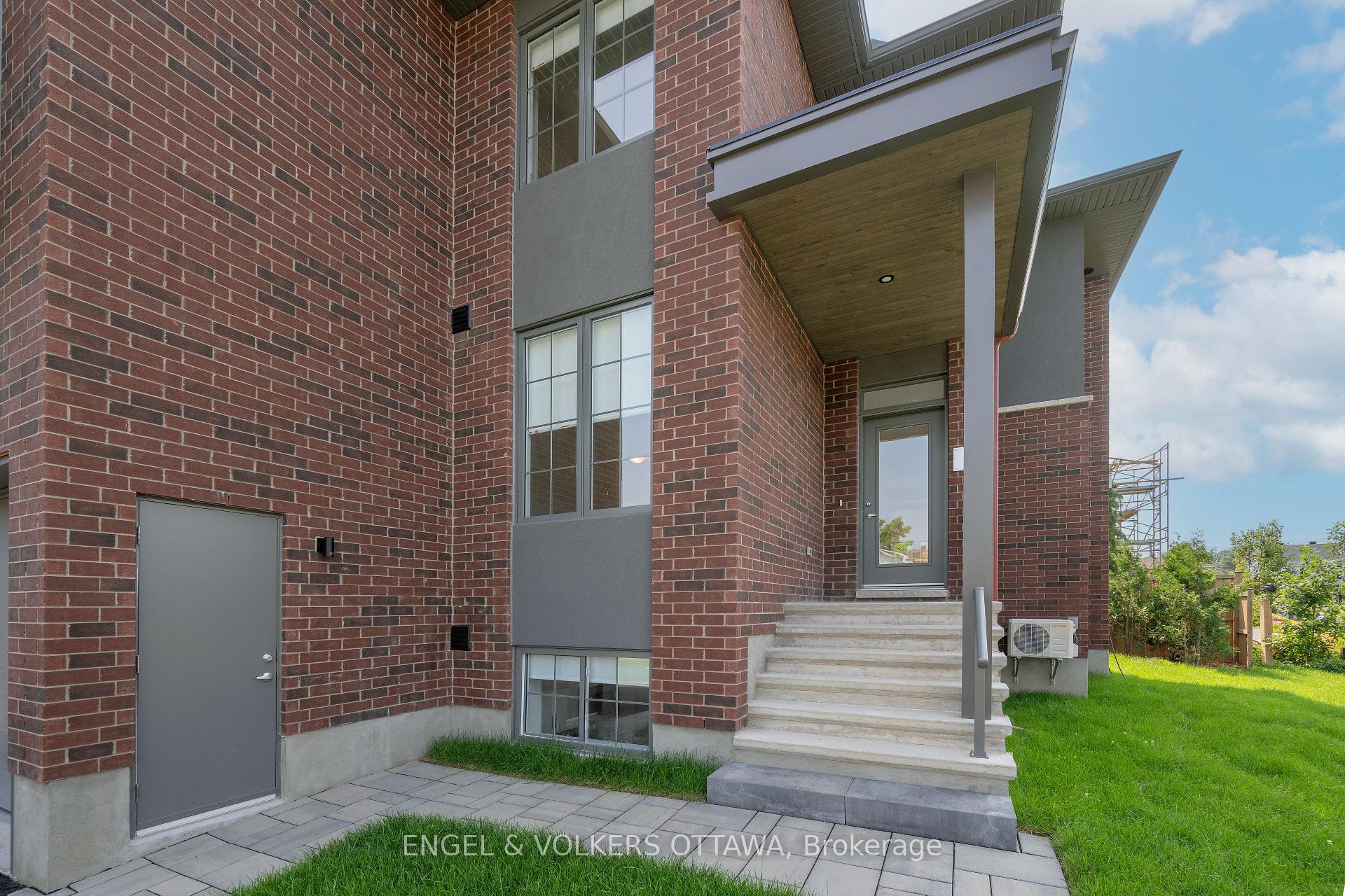 Photo 4 of 5 Winlock Crescent, Ottawa, Craig Henry/Woodvale — HOMEH