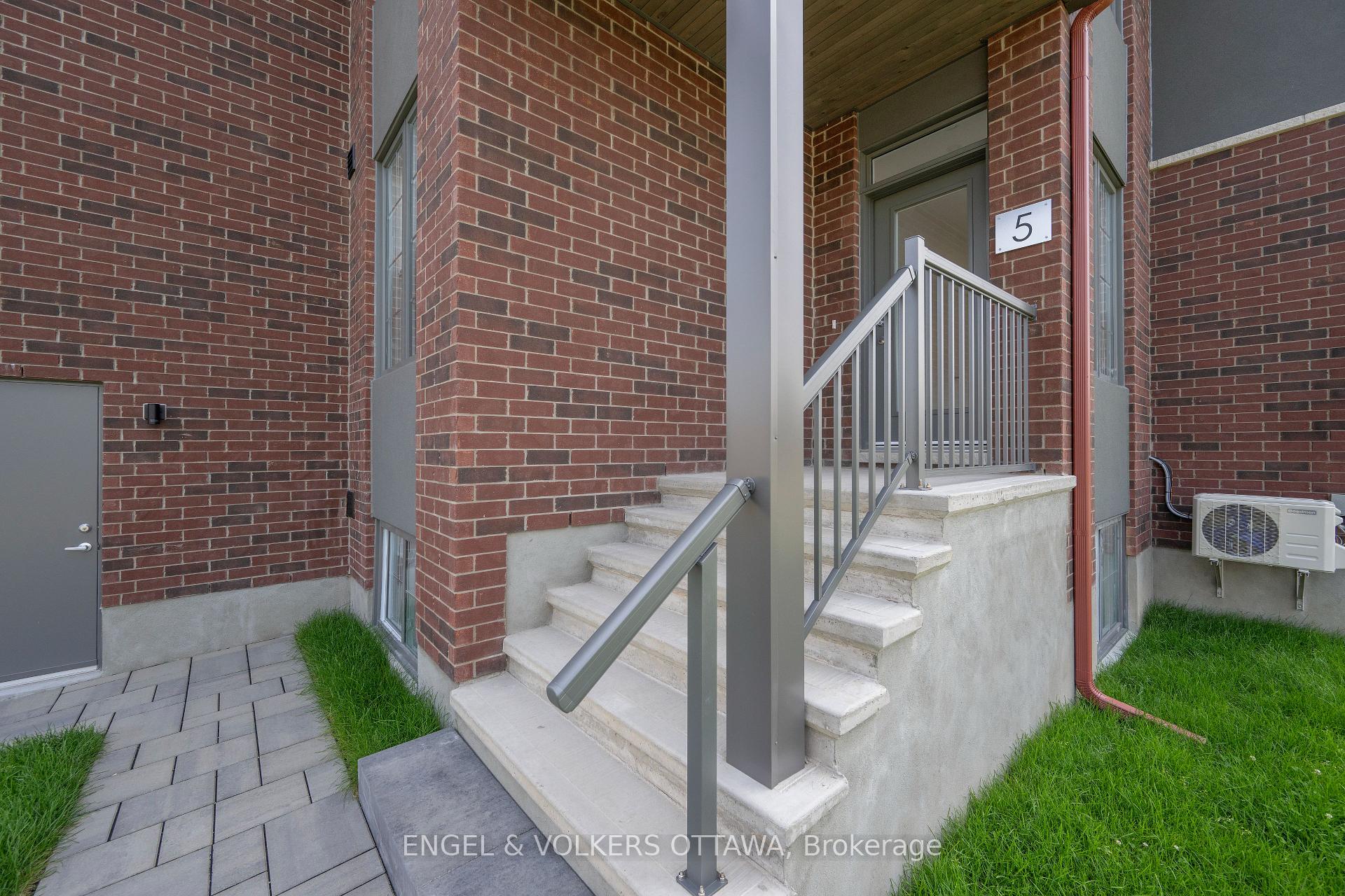 Photo 5 of 5 Winlock Crescent, Ottawa, Craig Henry/Woodvale — HOMEH