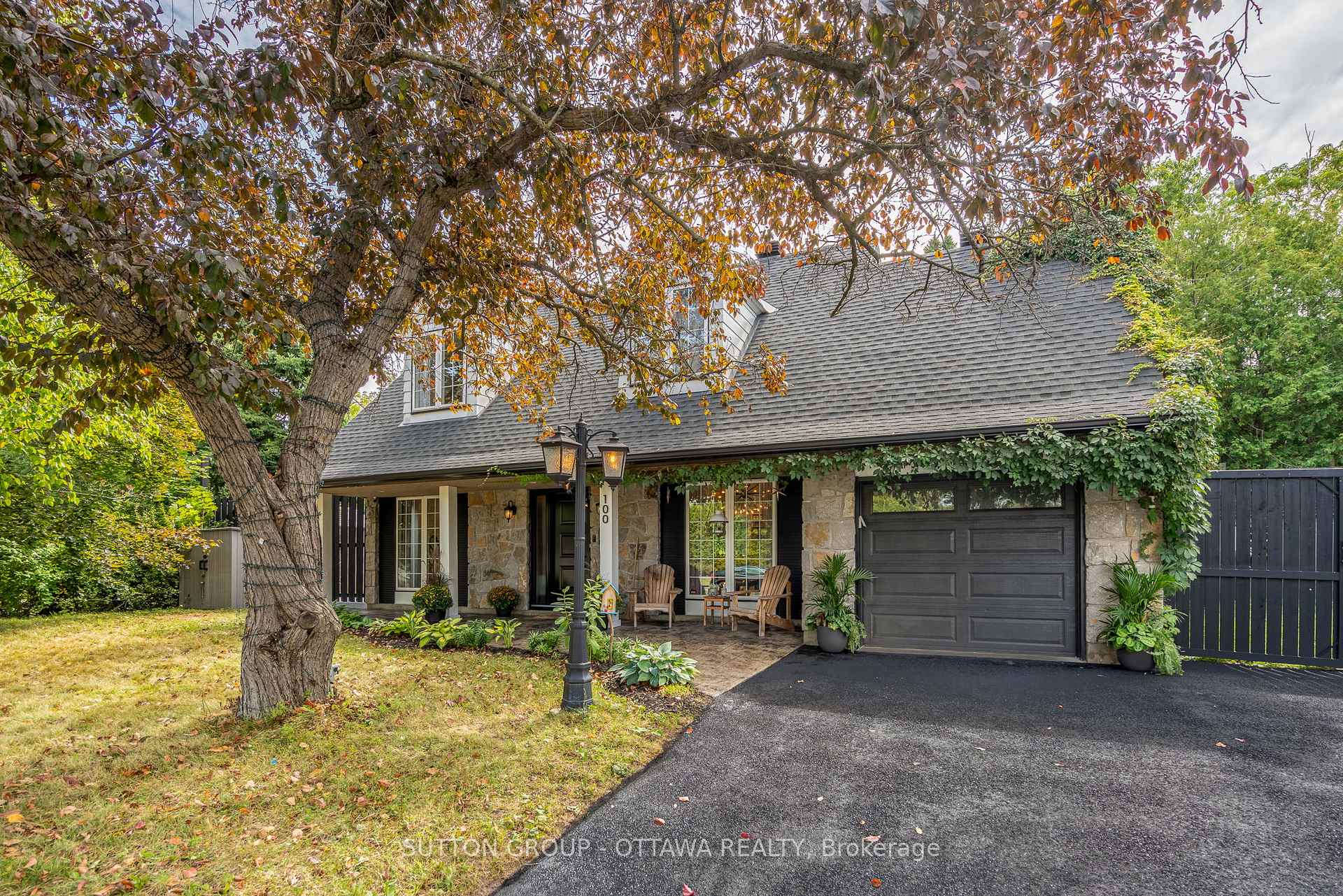 Photo 1 of 100 Monterey Drive, Ottawa, Leslie Park — HOMEH