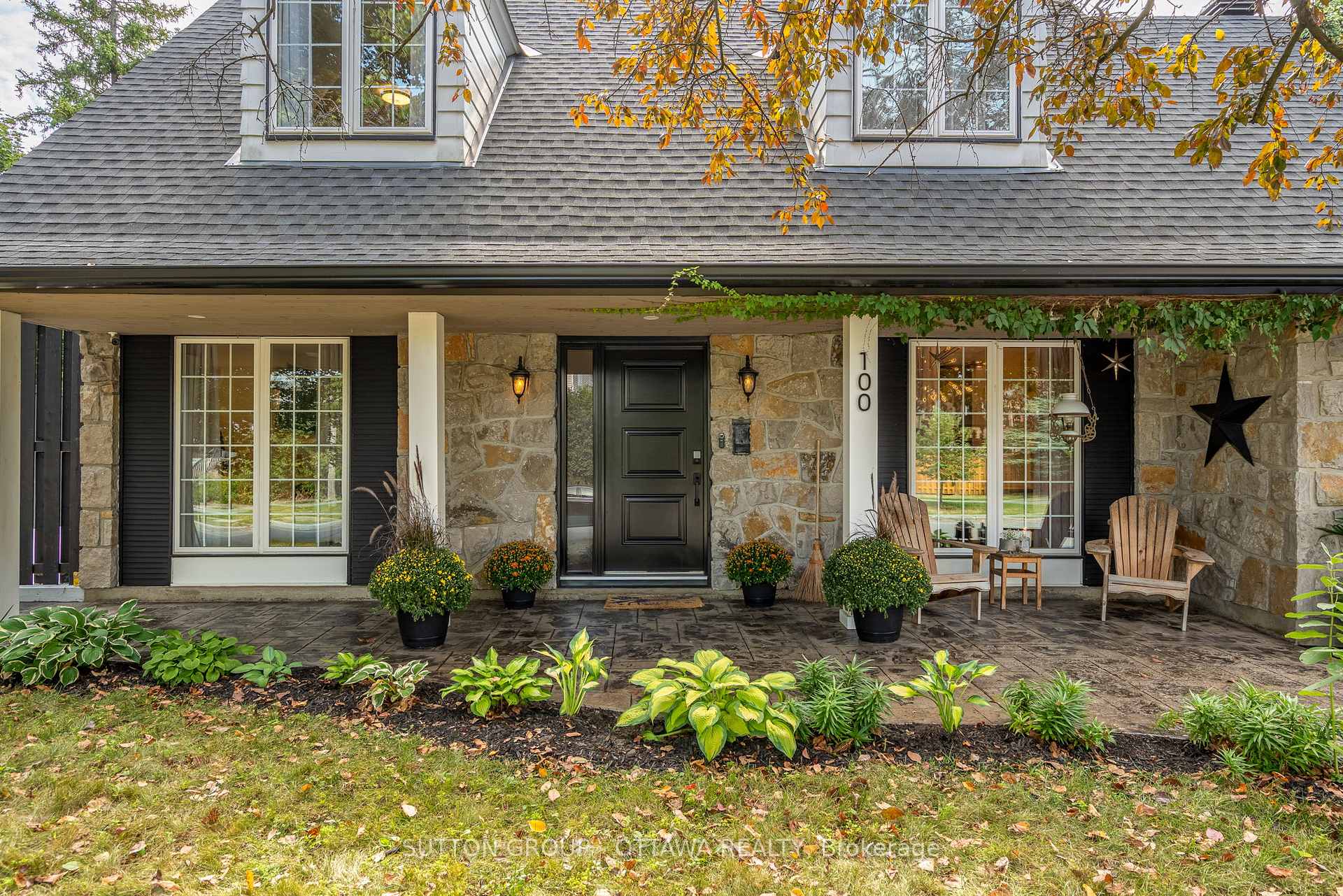 Photo 2 of 100 Monterey Drive, Ottawa, Leslie Park — HOMEH