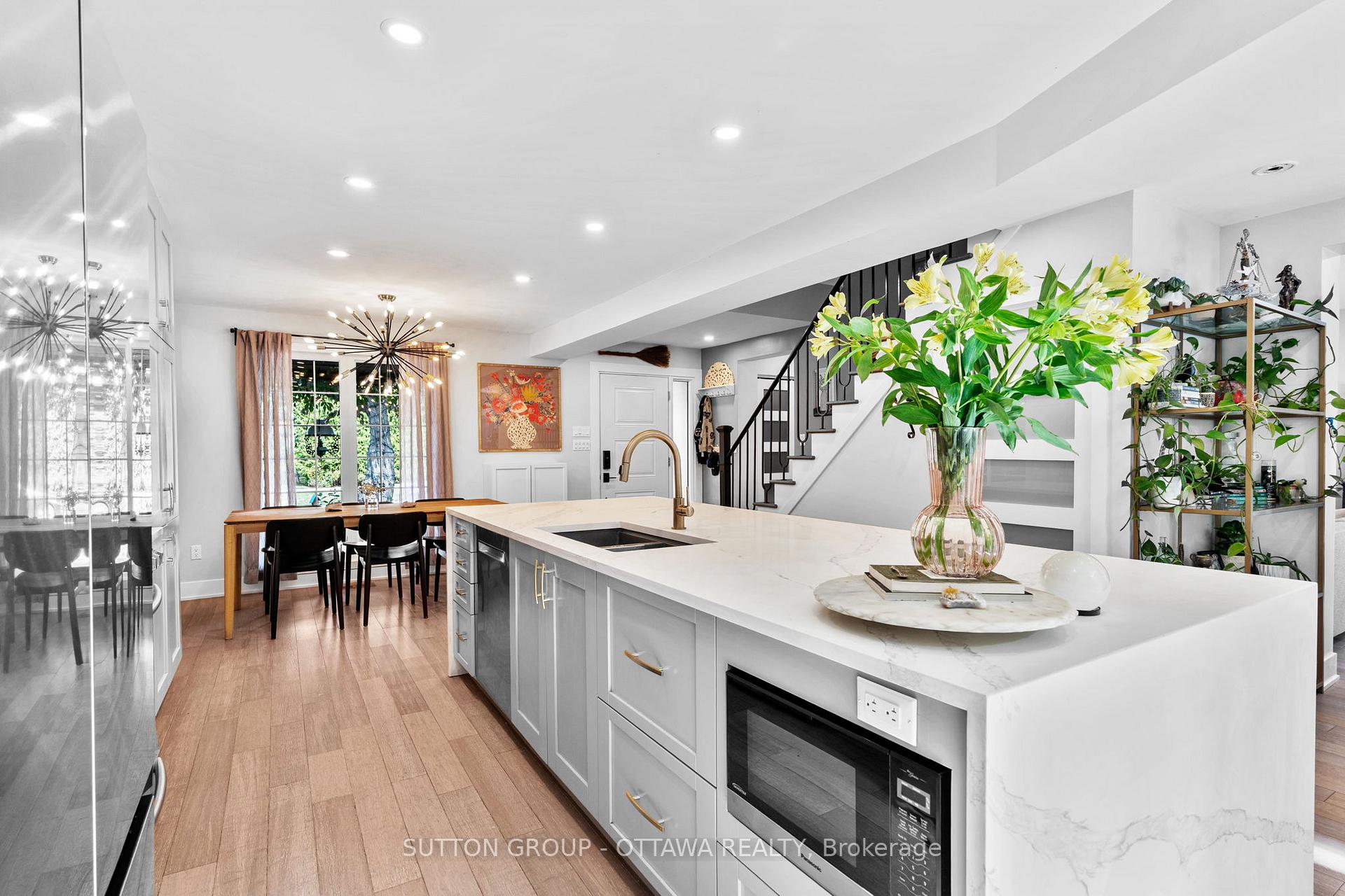 Photo 5 of 100 Monterey Drive, Ottawa, Leslie Park — HOMEH
