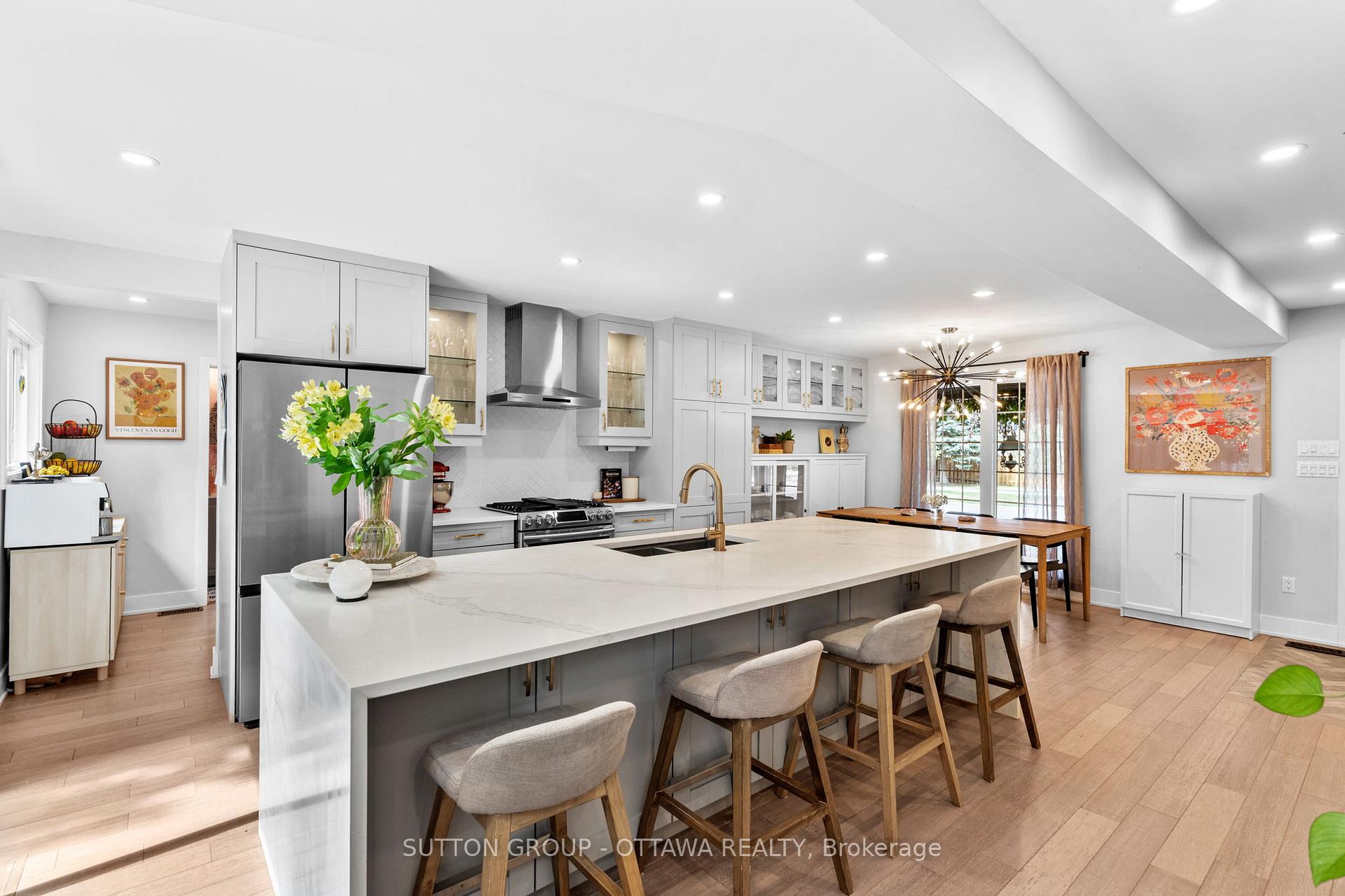 Photo 6 of 100 Monterey Drive, Ottawa, Leslie Park — HOMEH