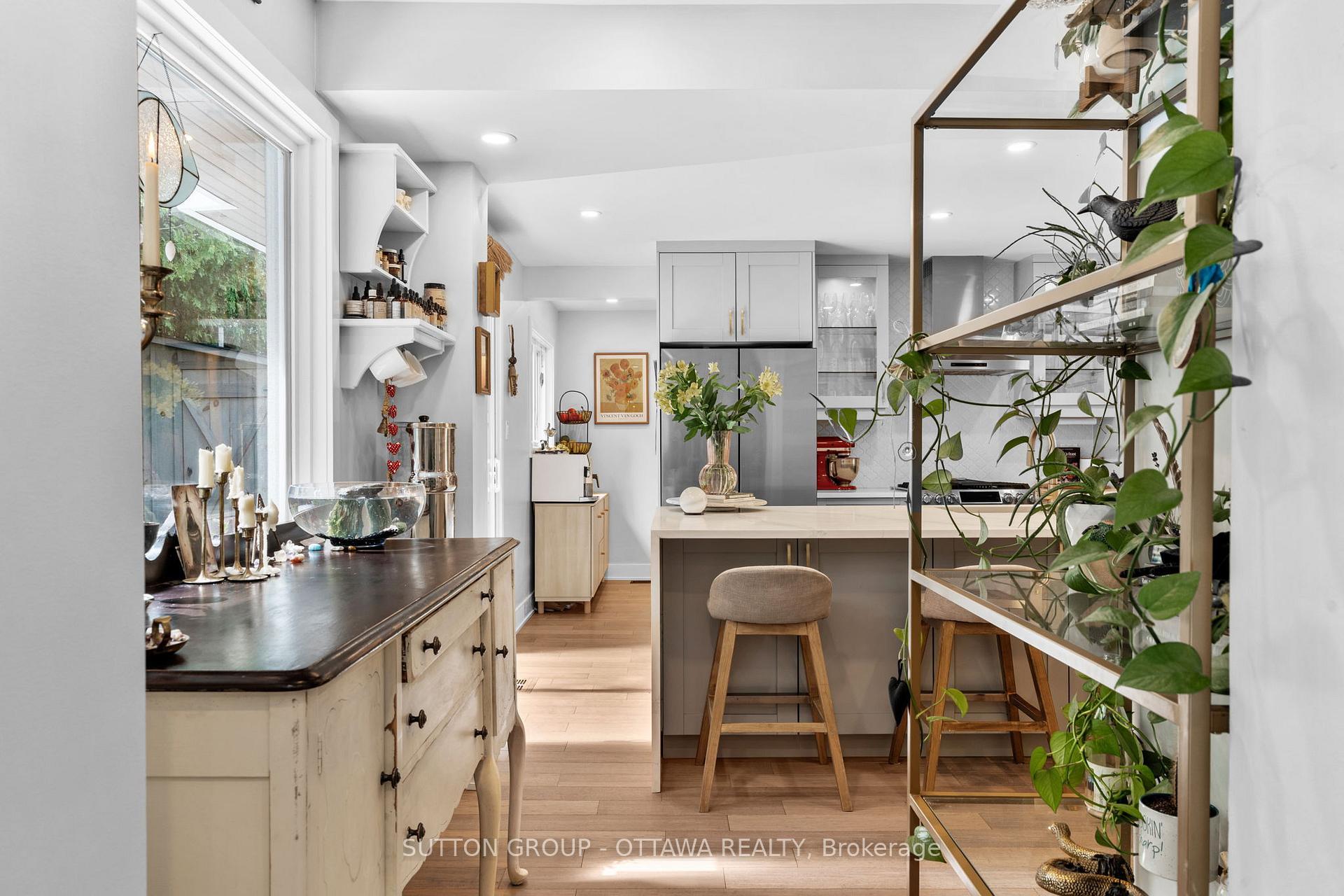 Photo 7 of 100 Monterey Drive, Ottawa, Leslie Park — HOMEH