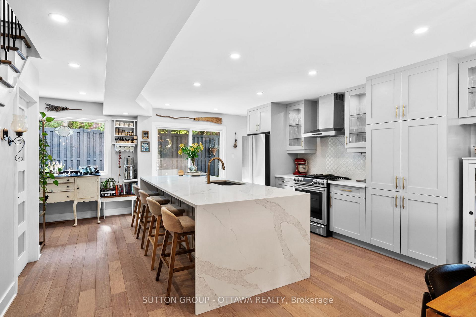 Photo 10 of 100 Monterey Drive, Ottawa, Leslie Park — HOMEH