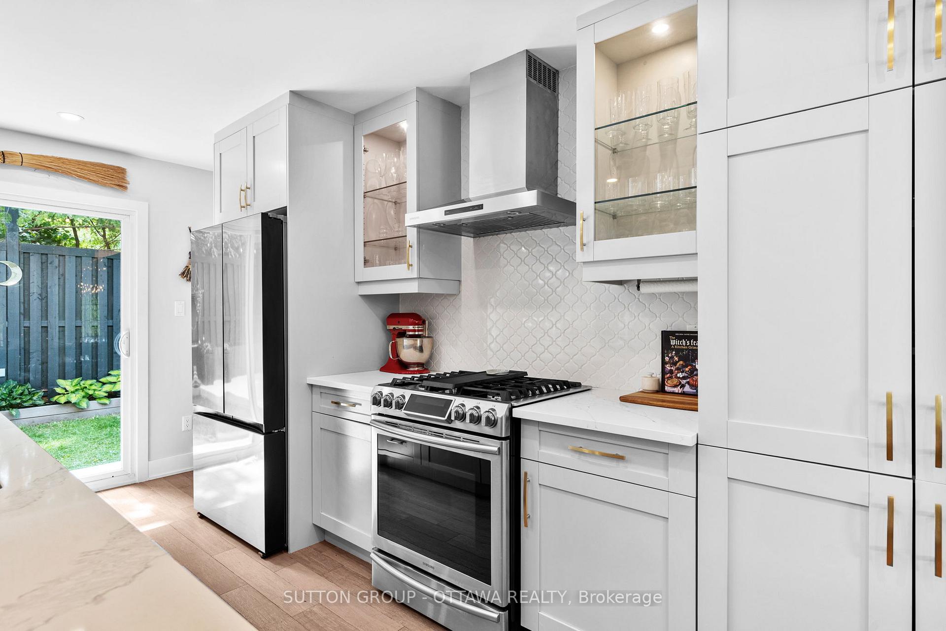 Photo 11 of 100 Monterey Drive, Ottawa, Leslie Park — HOMEH