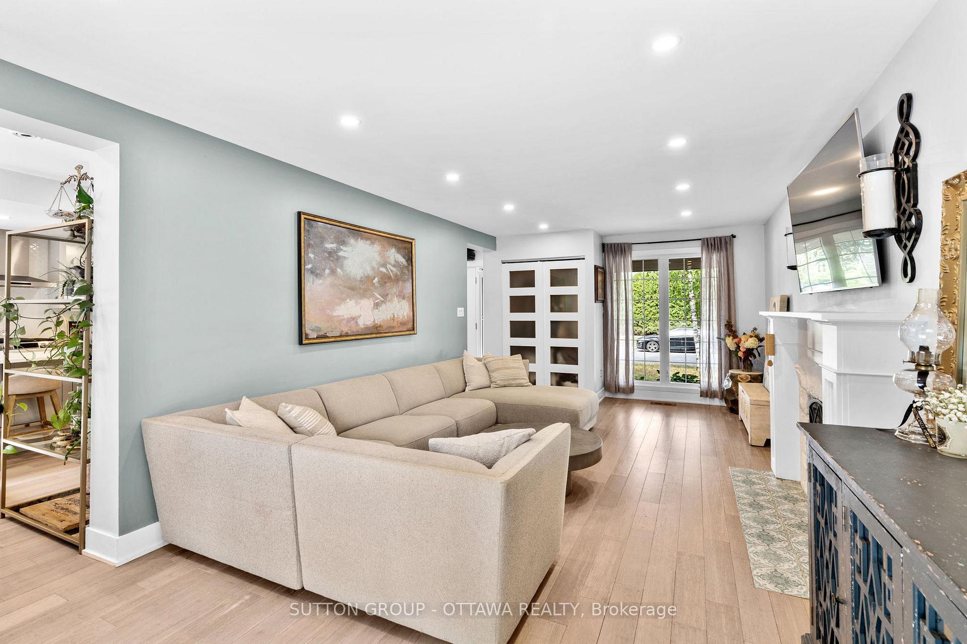 Photo 13 of 100 Monterey Drive, Ottawa, Leslie Park — HOMEH