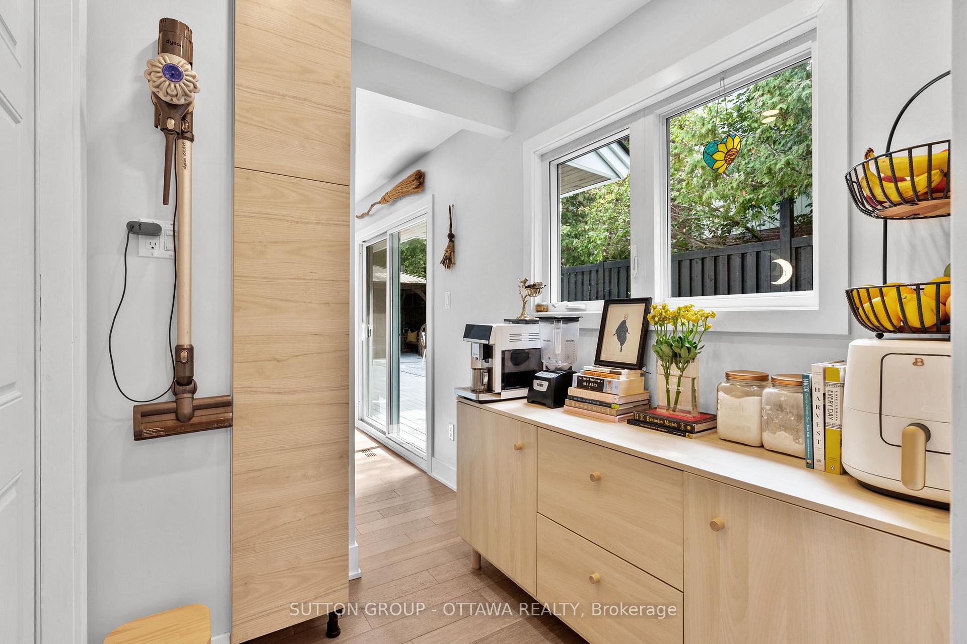 Photo 18 of 100 Monterey Drive, Ottawa, Leslie Park — HOMEH