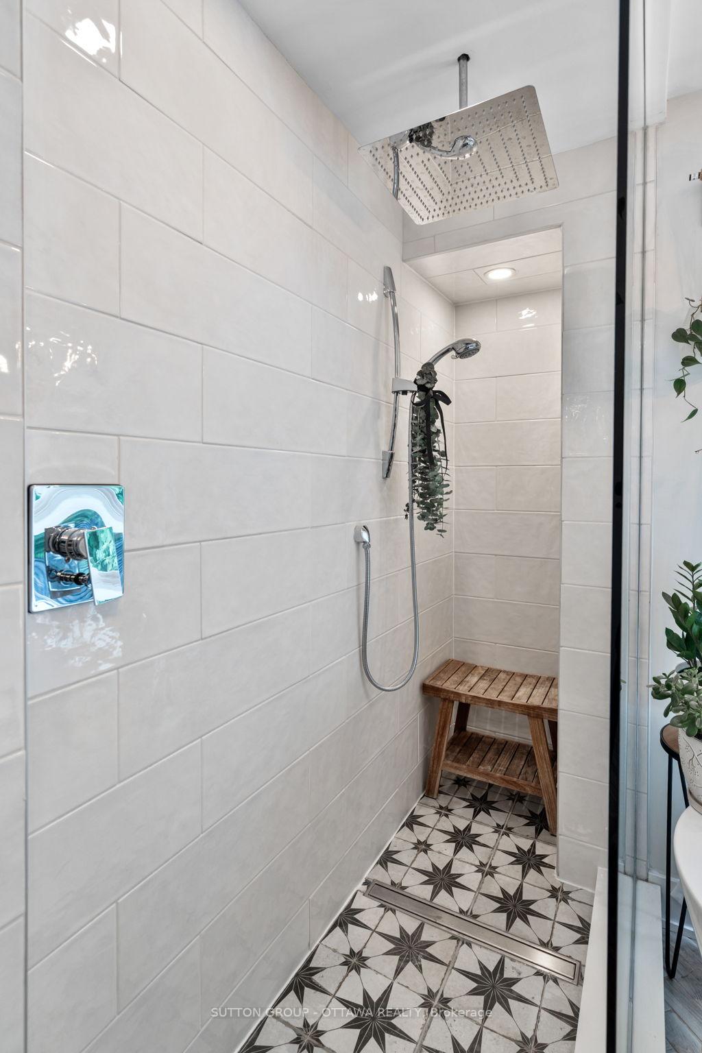 Photo 32 of 100 Monterey Drive, Ottawa, Leslie Park — HOMEH