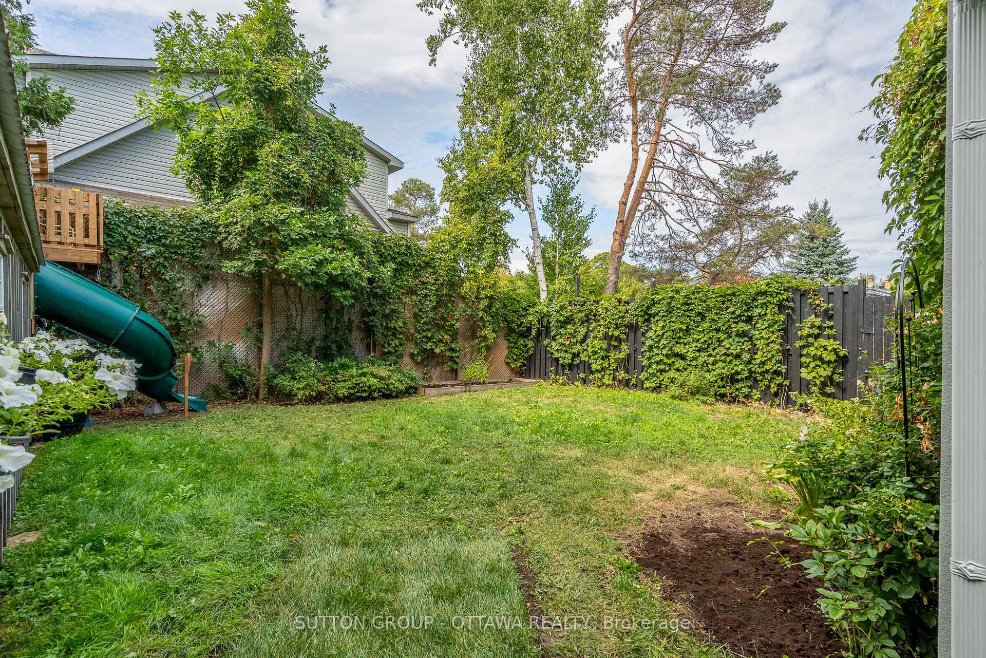 Photo 47 of 100 Monterey Drive, Ottawa, Leslie Park — HOMEH