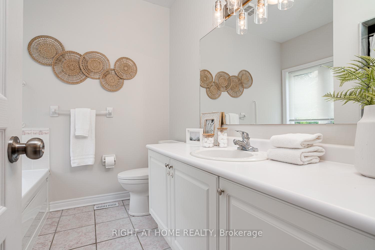 Photo 18 of 100 Earl Cuddie Boulevard, Scugog, Port Perry — HOMEH