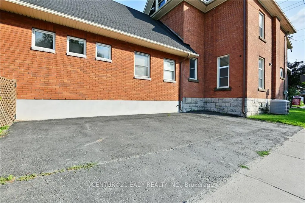 Photo 3 of 7 Argyle Street, Renfrew — HOMEH