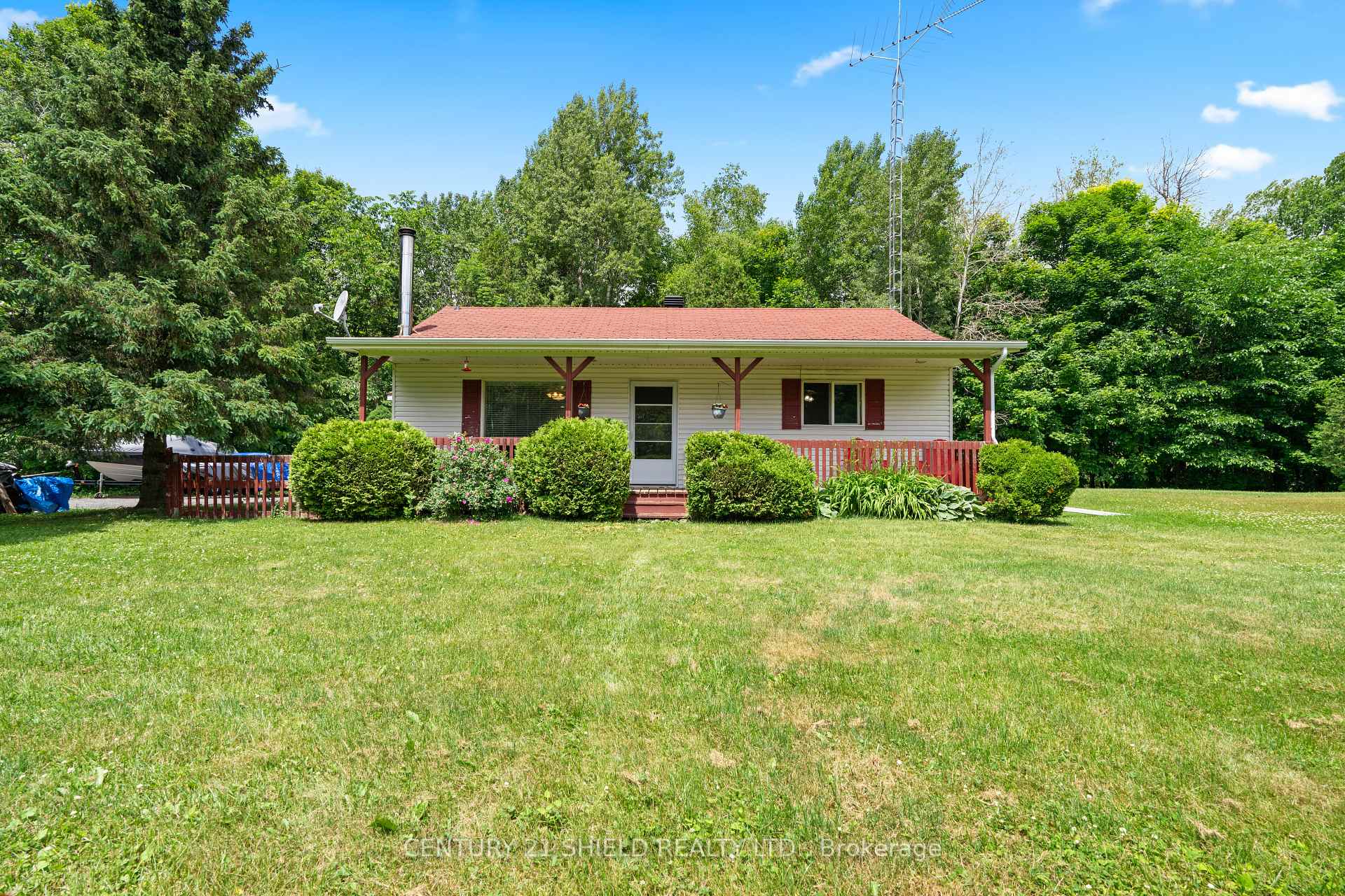 Photo 3 of 3842 Lakeside Drive, South Glengarry, South Glengarry (Lancaster) Twp — HOMEH