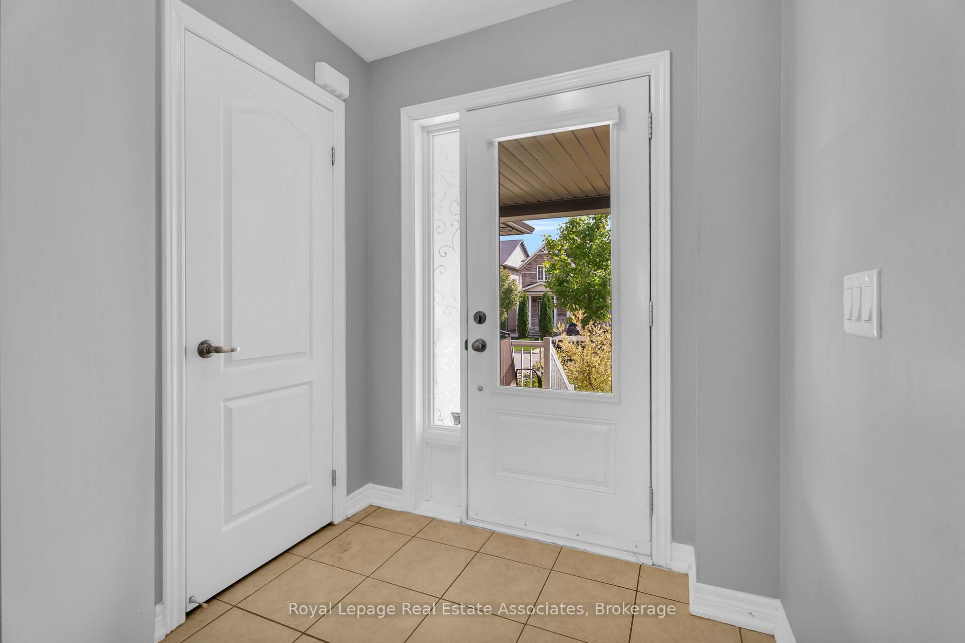 Photo 5 of 822 Cook Crescent, Shelburne — HOMEH