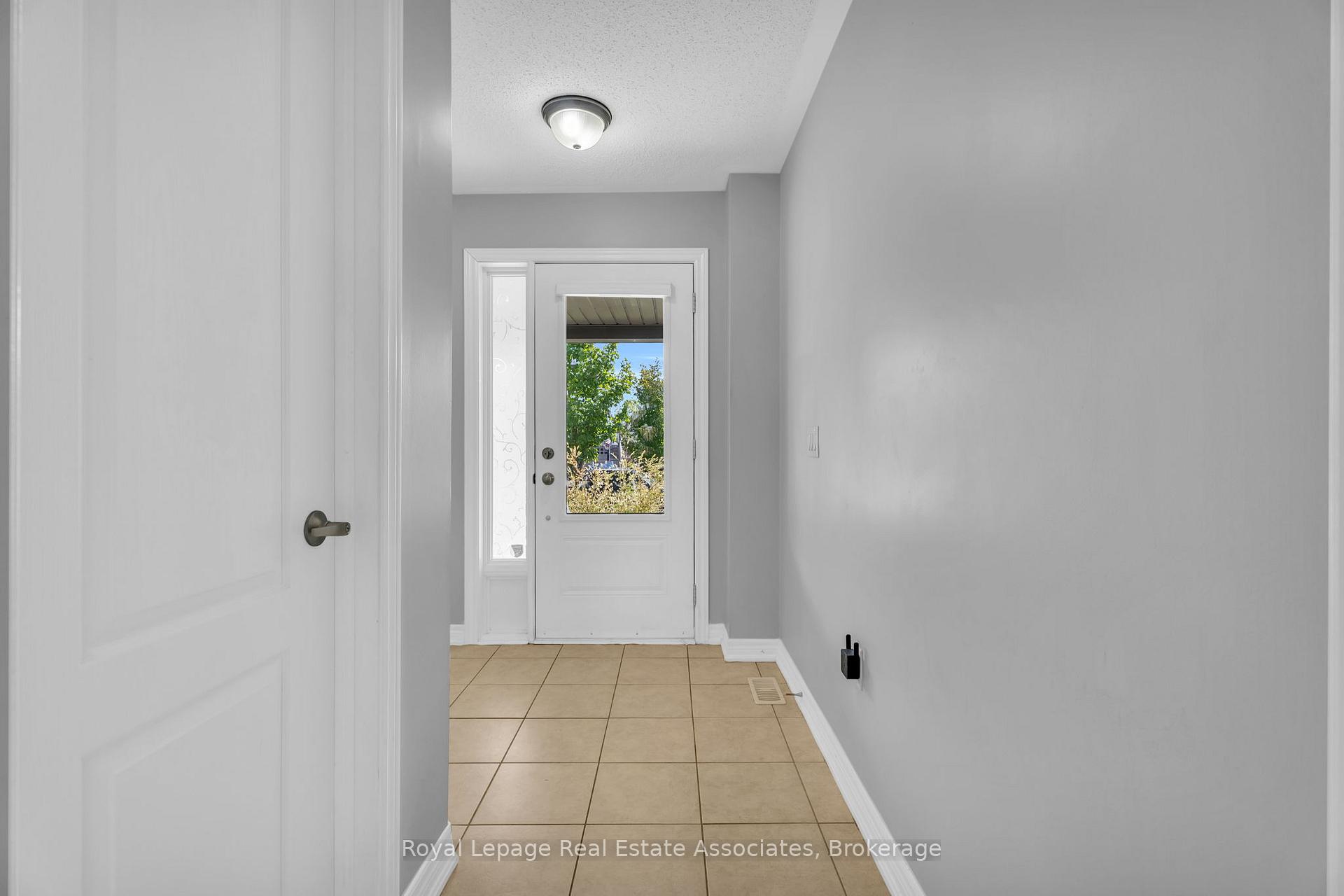 Photo 6 of 822 Cook Crescent, Shelburne — HOMEH