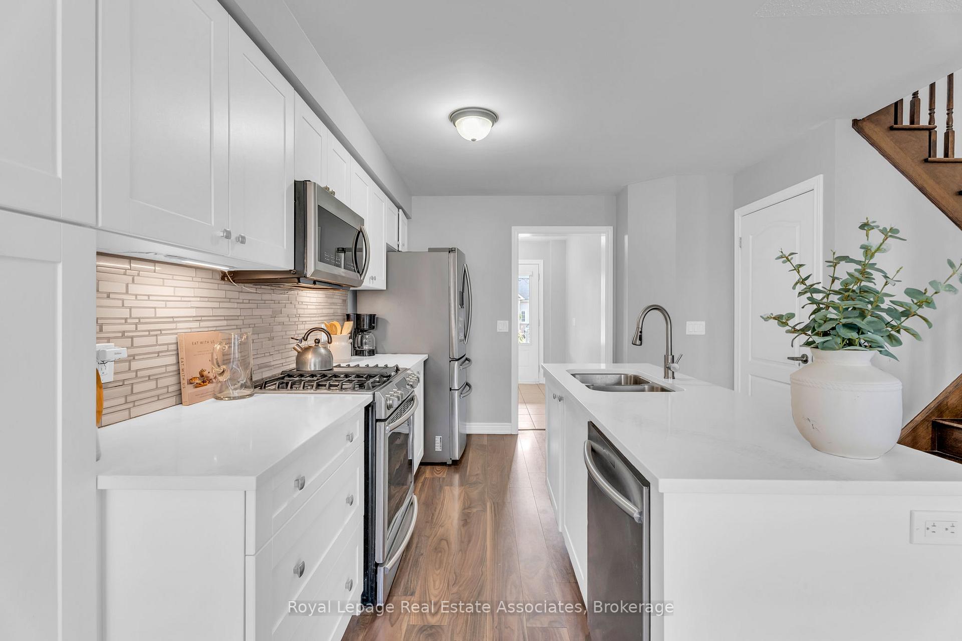 Photo 10 of 822 Cook Crescent, Shelburne — HOMEH