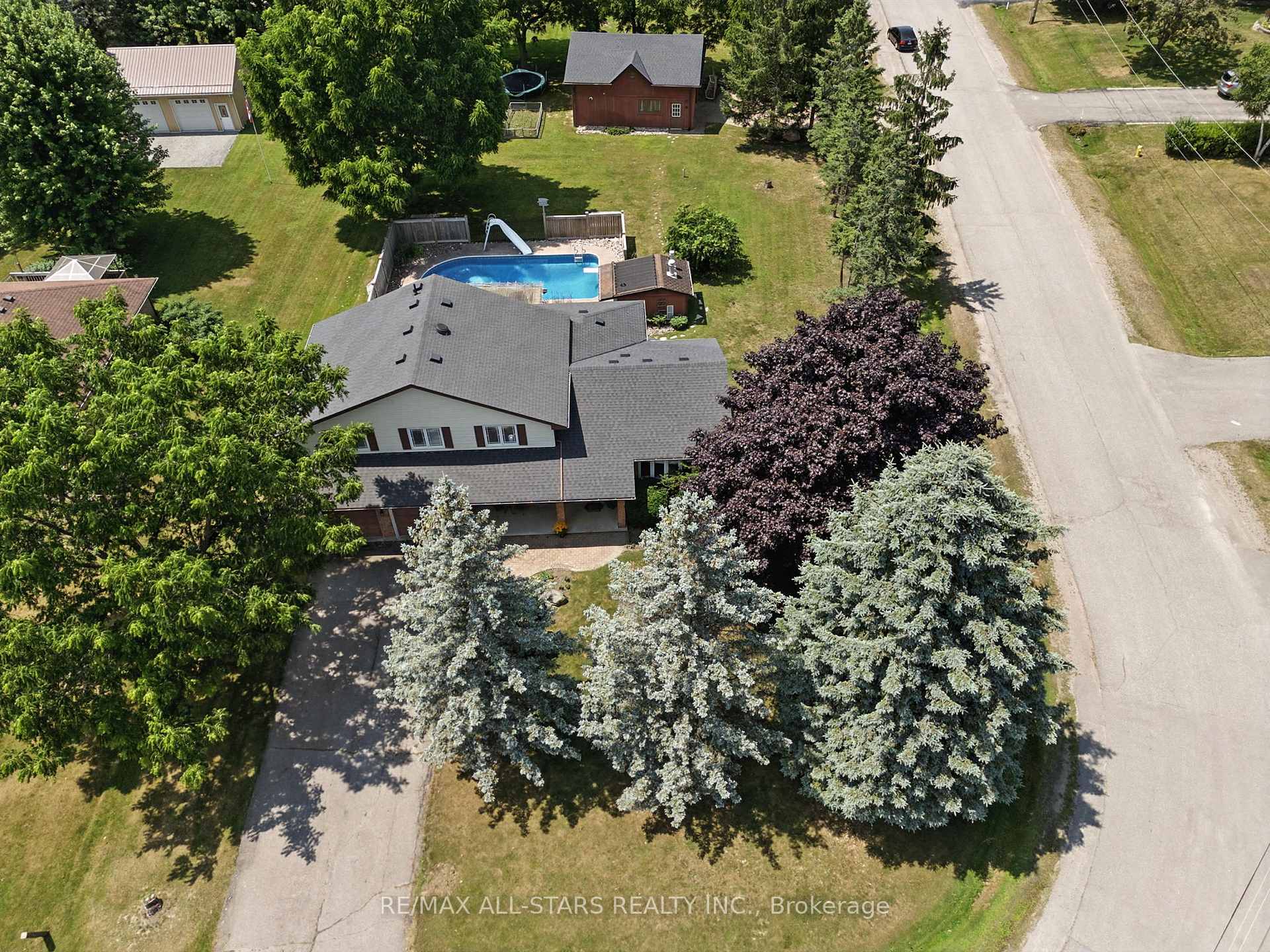Photo 2 of 26 Carlan Drive, Scugog, Port Perry — HOMEH