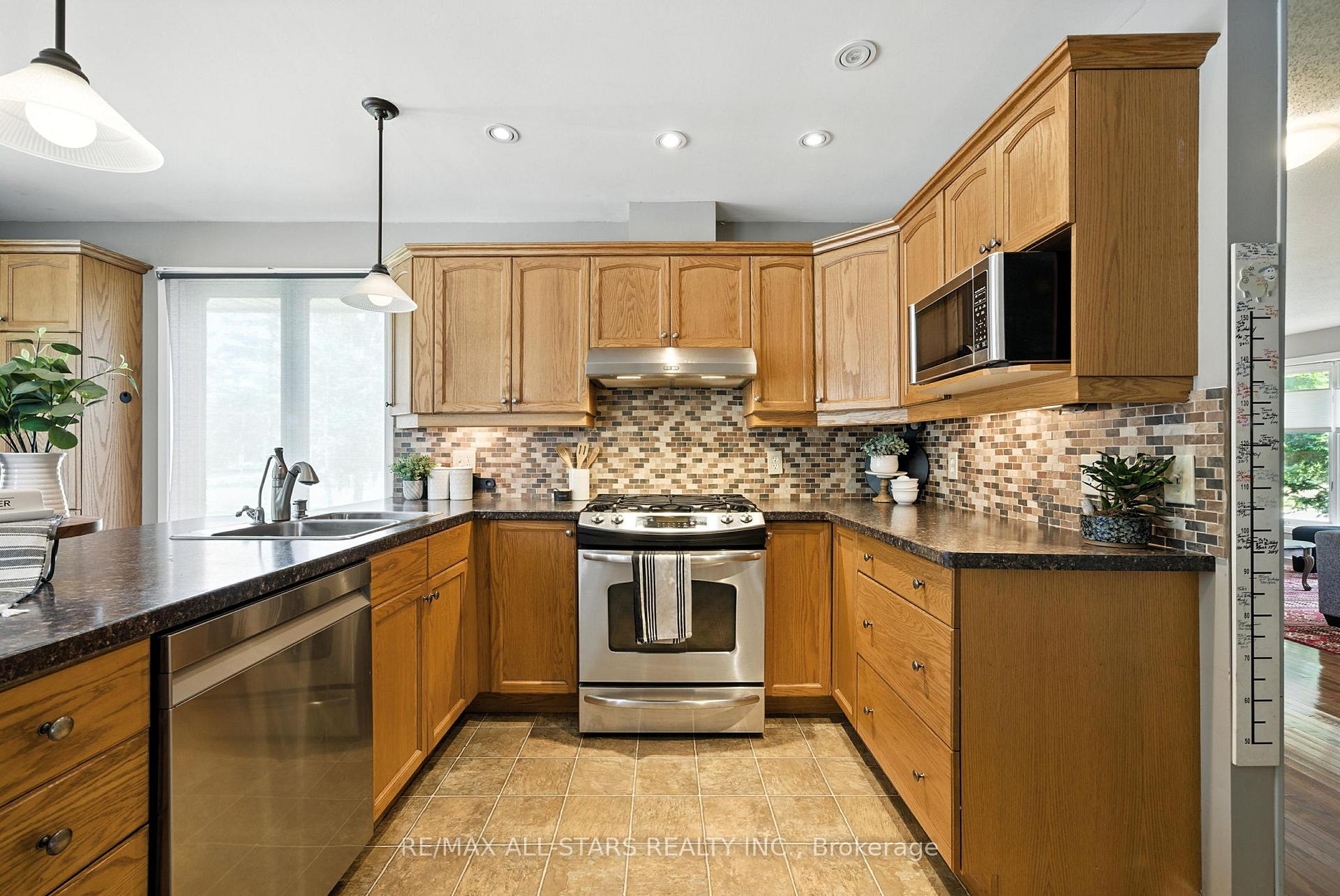 Photo 12 of 26 Carlan Drive, Scugog, Port Perry — HOMEH