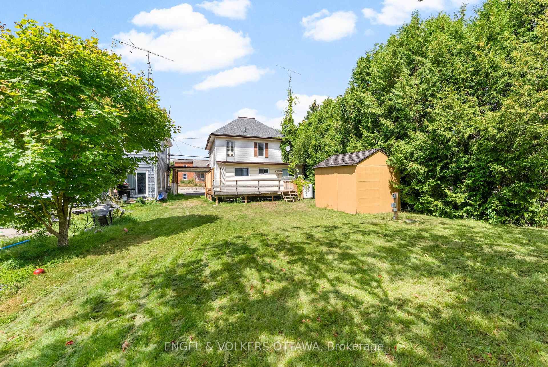 Photo 24 of 39 Main Street, Rideau Lakes, Rideau Lakes (South Crosby) Twp — HOMEH
