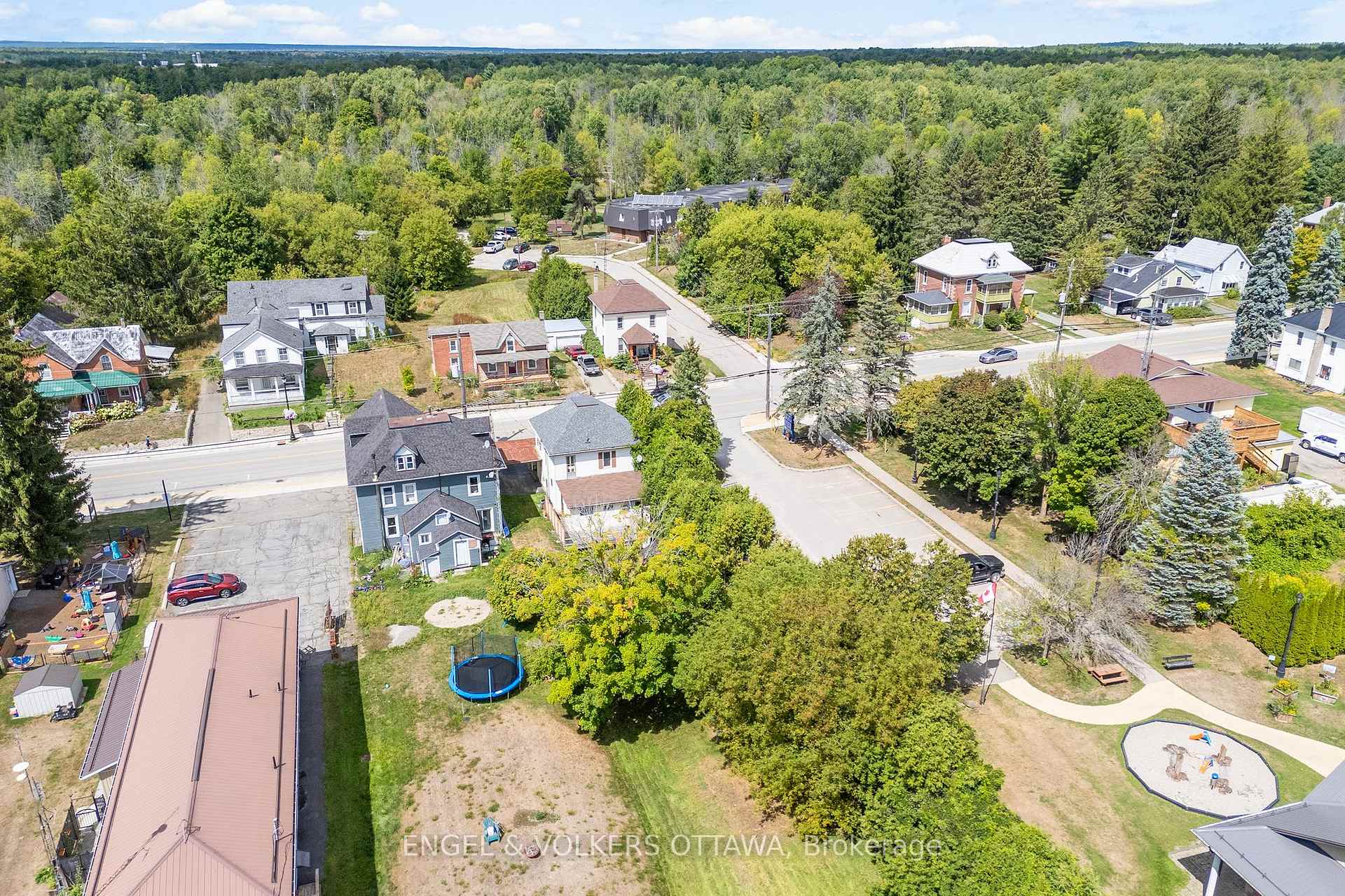 Photo 31 of 39 Main Street, Rideau Lakes, Rideau Lakes (South Crosby) Twp — HOMEH