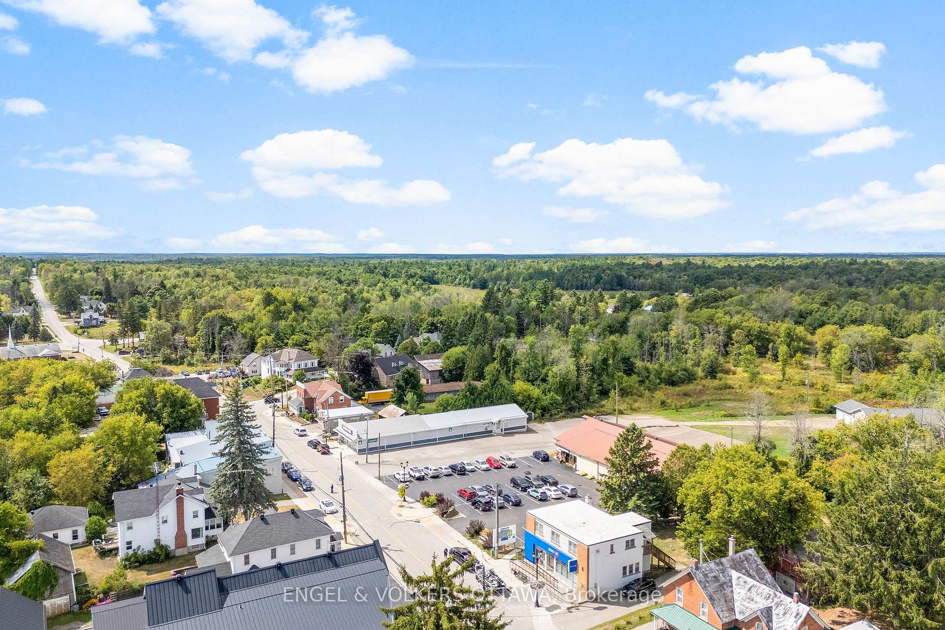Photo 33 of 39 Main Street, Rideau Lakes, Rideau Lakes (South Crosby) Twp — HOMEH