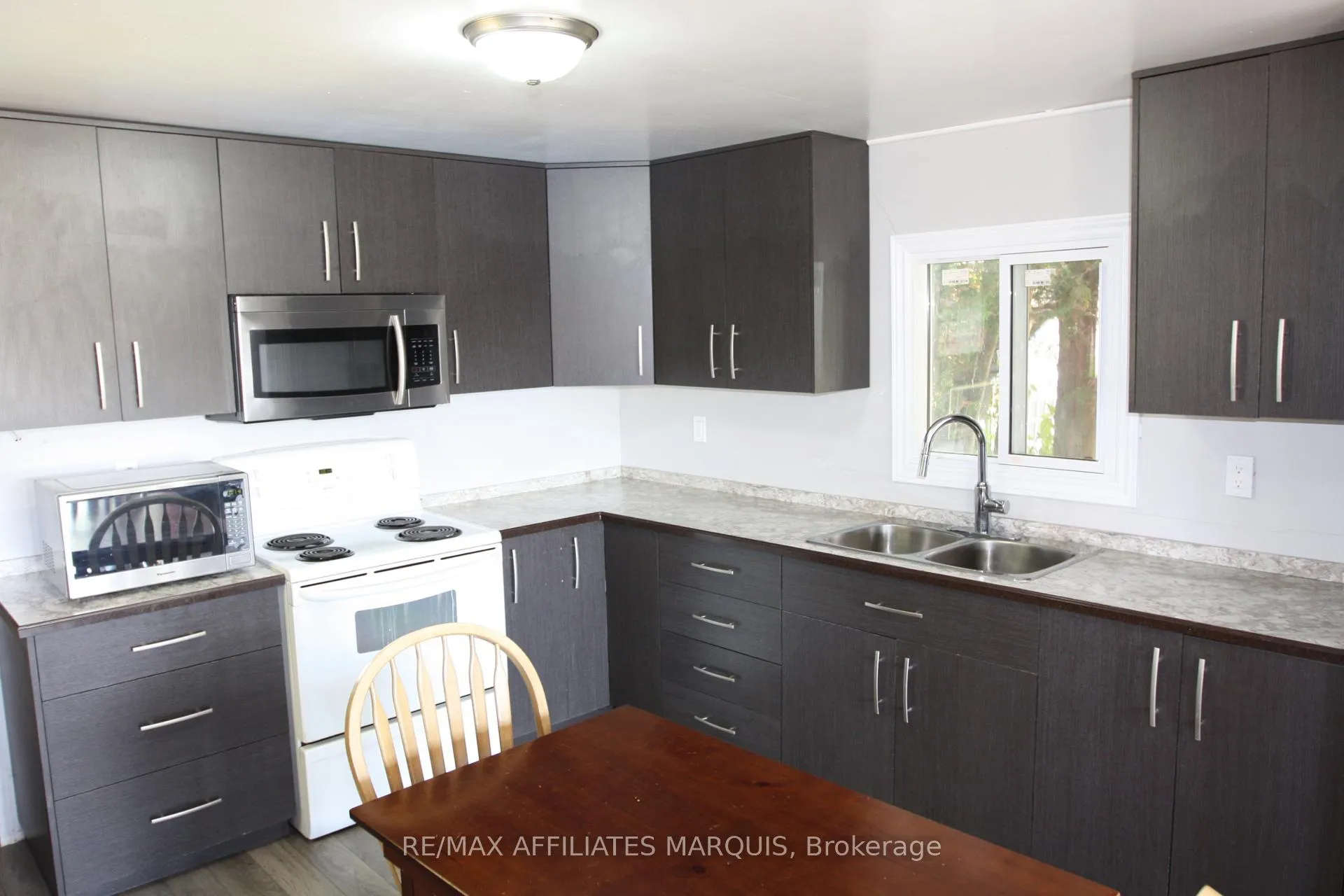 Photo 3 of 514 Jason Street N, Smiths Falls — HOMEH