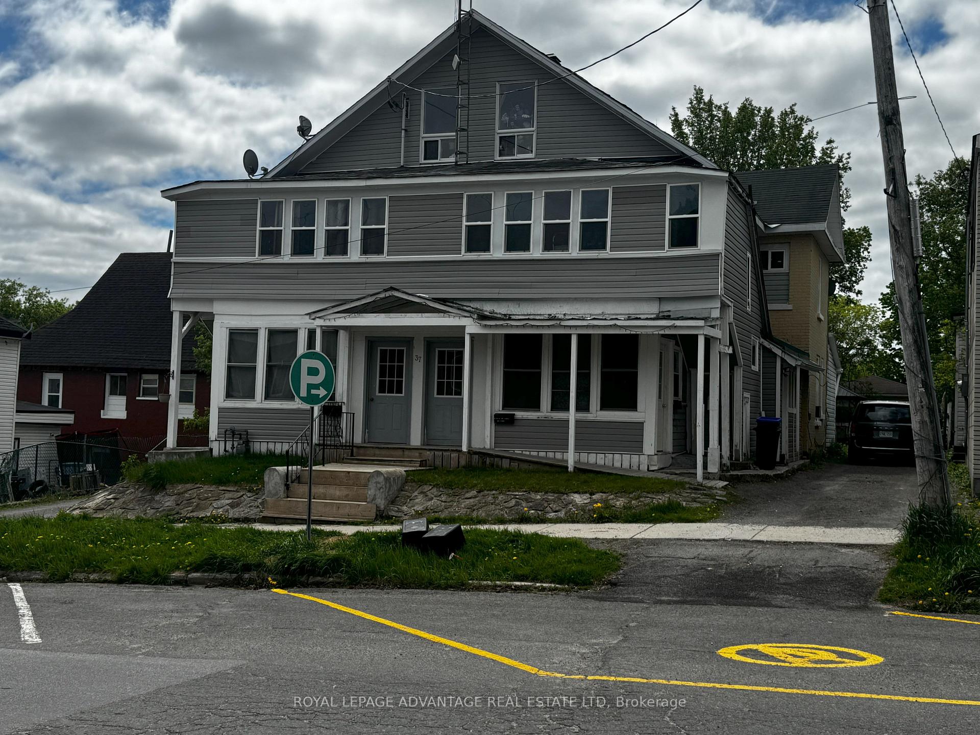 Photo 3 of 37 Main Street W, Smiths Falls — HOMEH