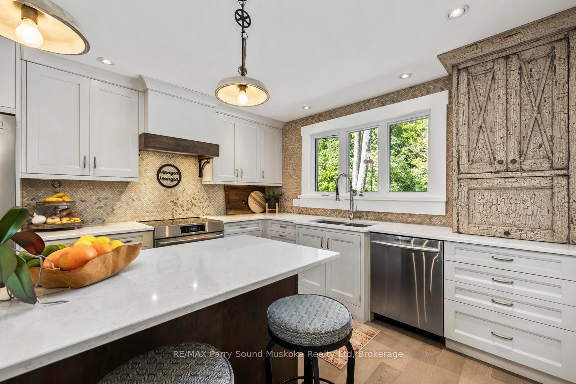 Photo 21 of 16 Birch Crescent, Seguin — HOMEH
