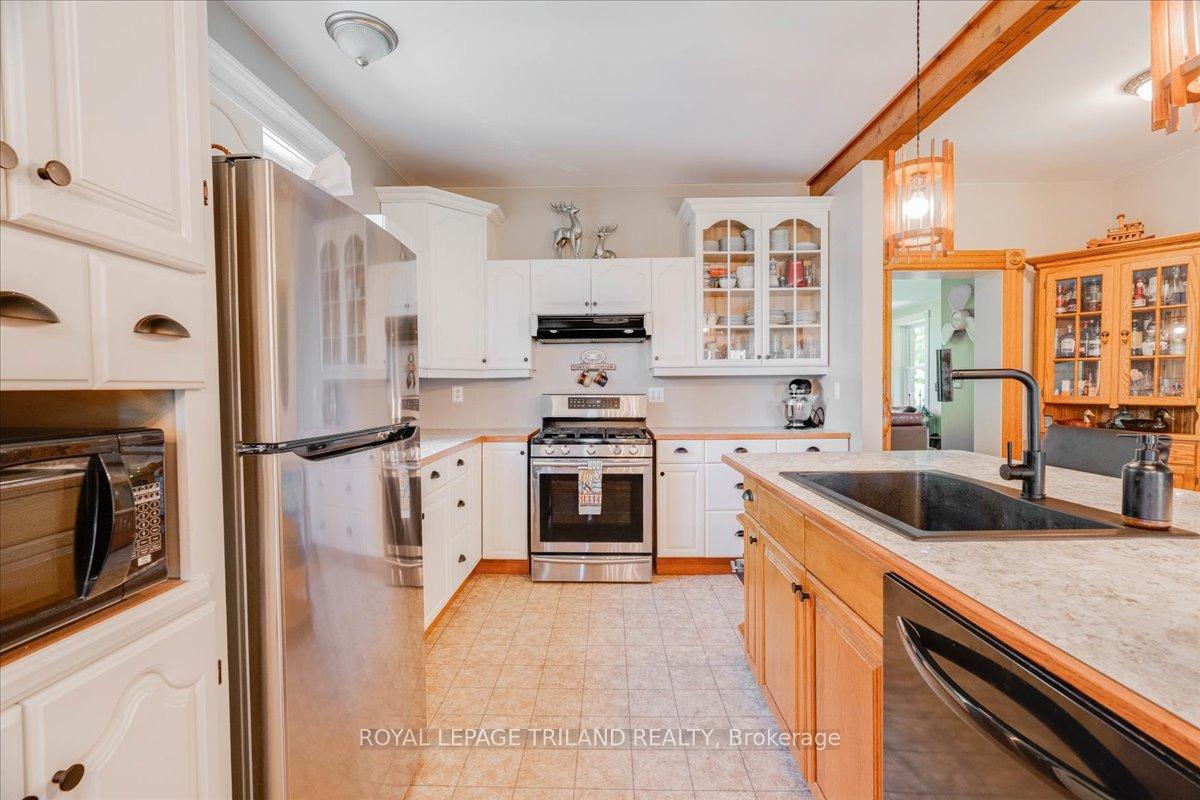 Photo 10 of 23186 Springfield Road, Southwest Middlesex, Rural Southwest Middlesex — HOMEH