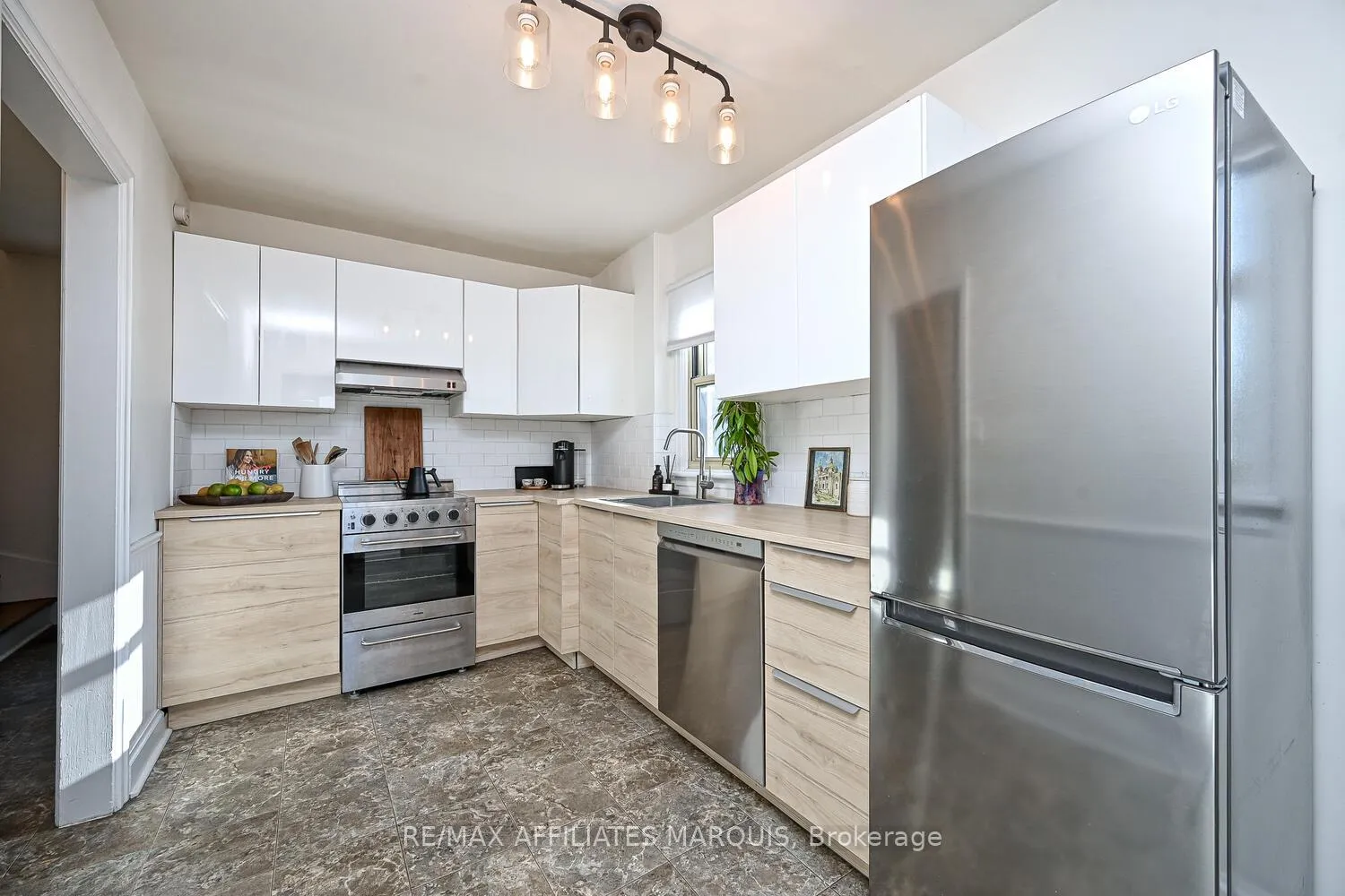 Photo 15 of 157 Elmsley Street N, Smiths Falls — HOMEH