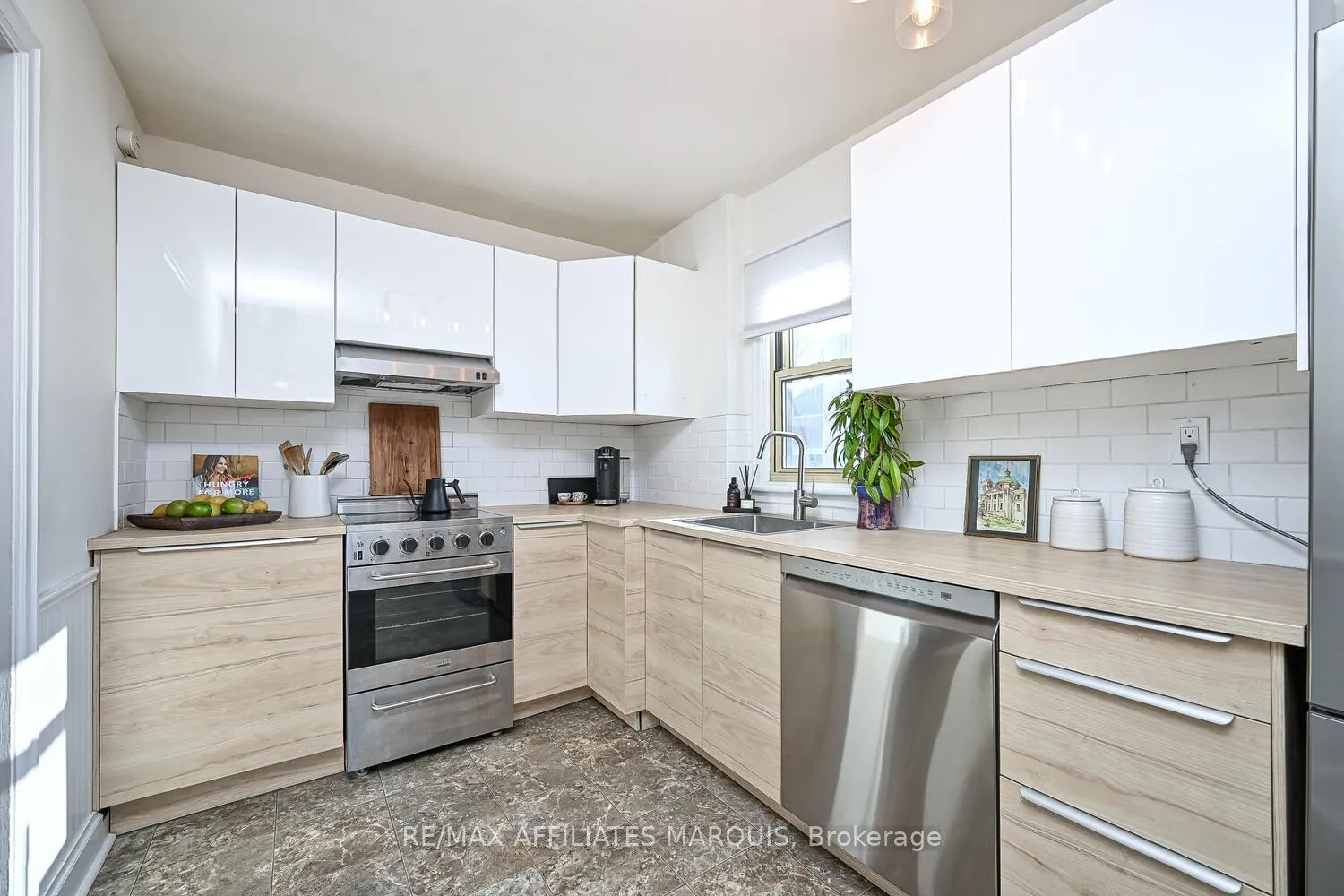 Photo 16 of 157 Elmsley Street N, Smiths Falls — HOMEH