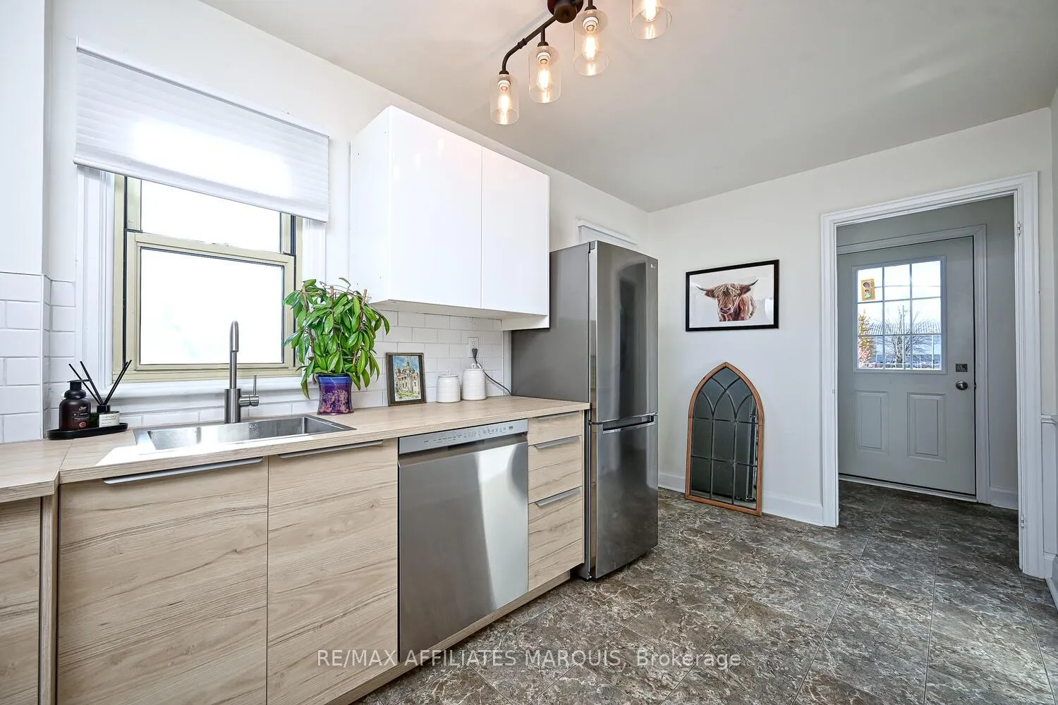 Photo 17 of 157 Elmsley Street N, Smiths Falls — HOMEH