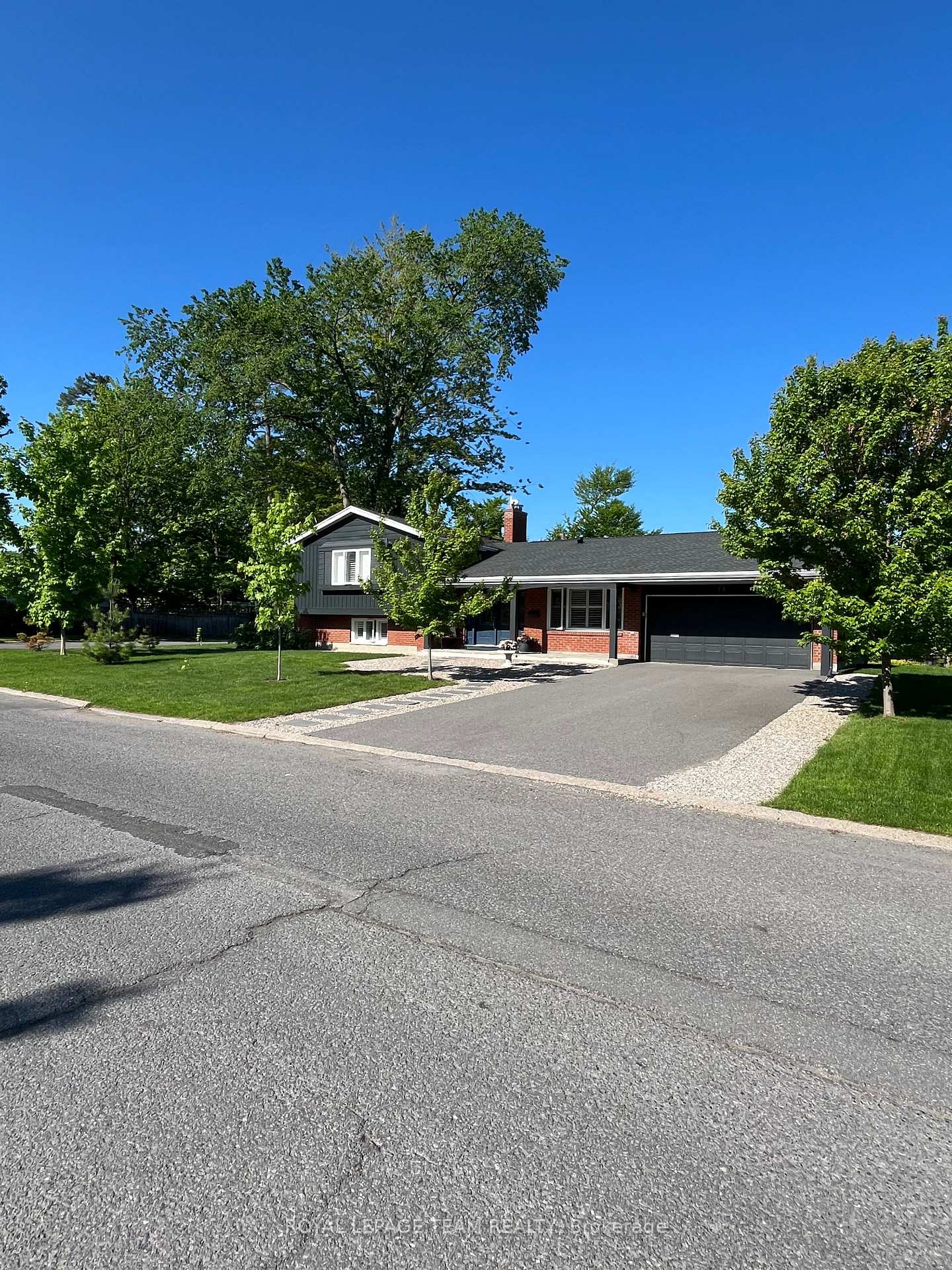 Photo 2 of 14 Riverbrook Road, Ottawa, Arlington Woods — HOMEH