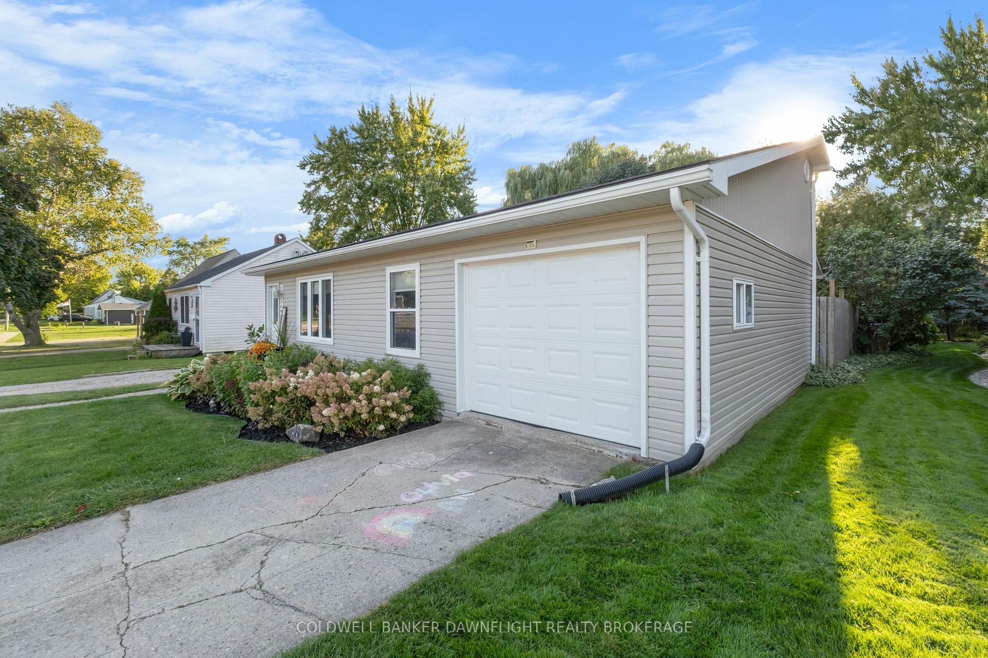 Photo 3 of 369 Marlborough Street, South Huron, Exeter — HOMEH