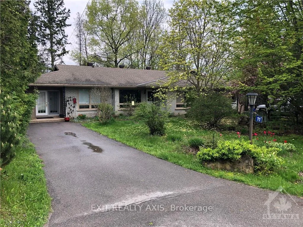 Front of 11 & 13 Bayview Crescent