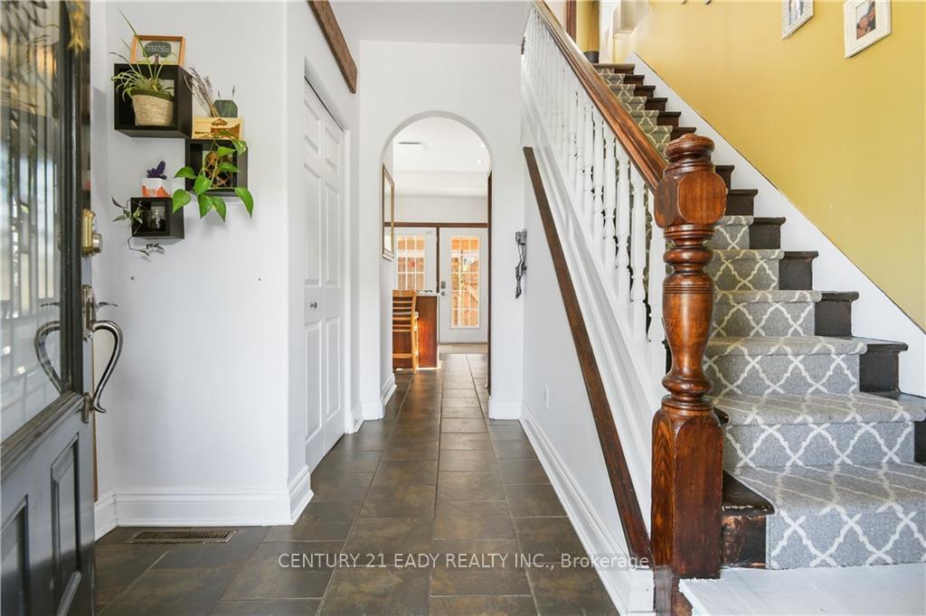Photo 3 of 167 Raglan Street N, Renfrew — HOMEH