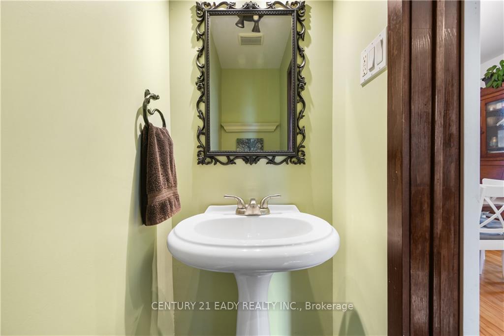 Photo 8 of 167 Raglan Street N, Renfrew — HOMEH
