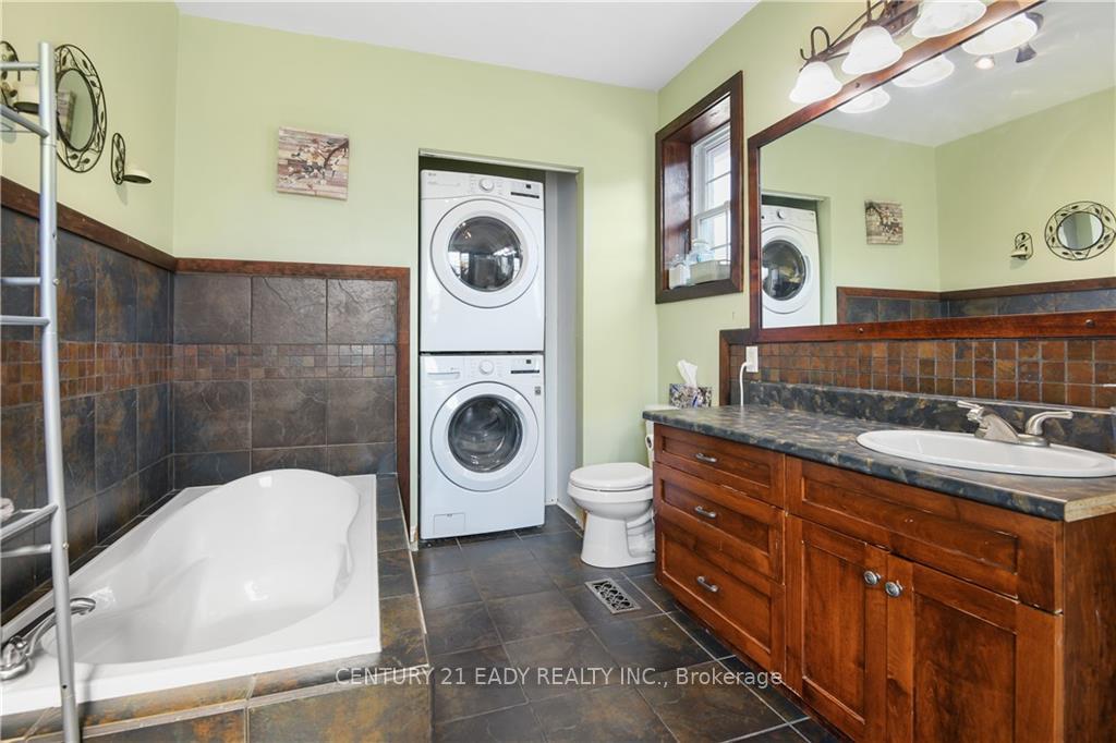 Photo 11 of 167 Raglan Street N, Renfrew — HOMEH