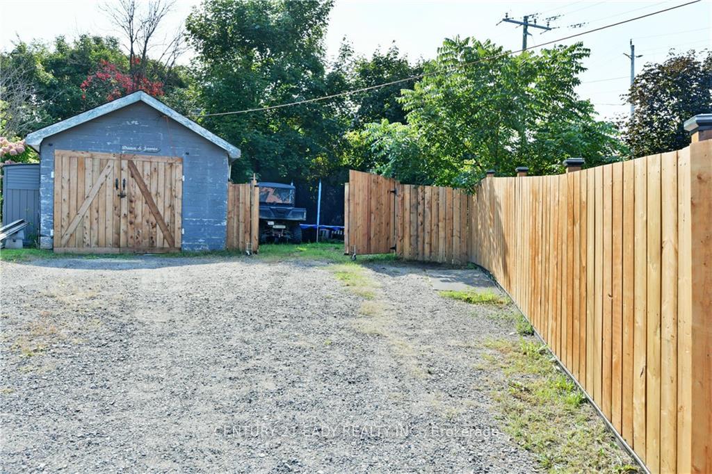 Photo 16 of 167 Raglan Street N, Renfrew — HOMEH