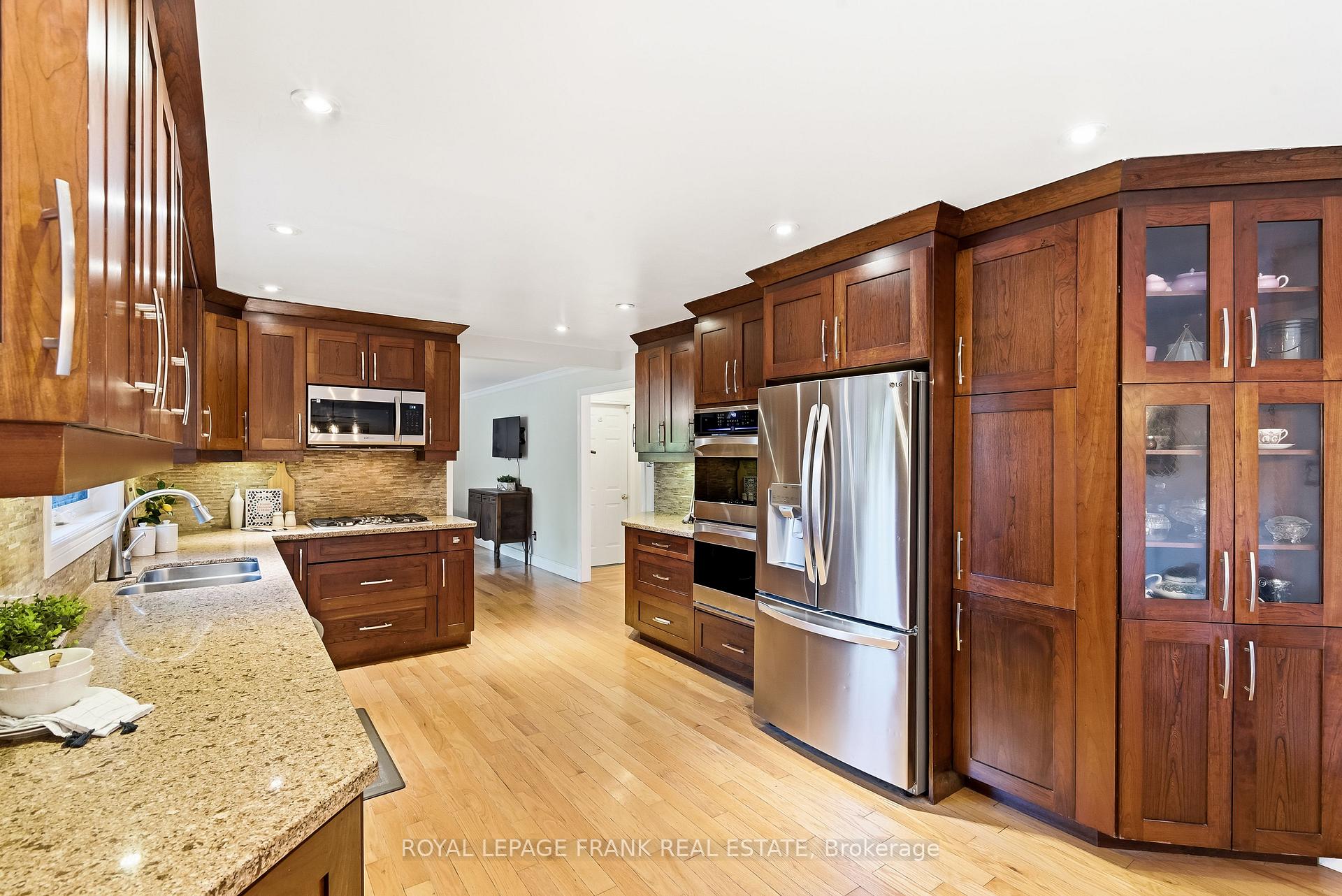 Photo 13 of 462 Kent Street, Scugog, Port Perry — HOMEH