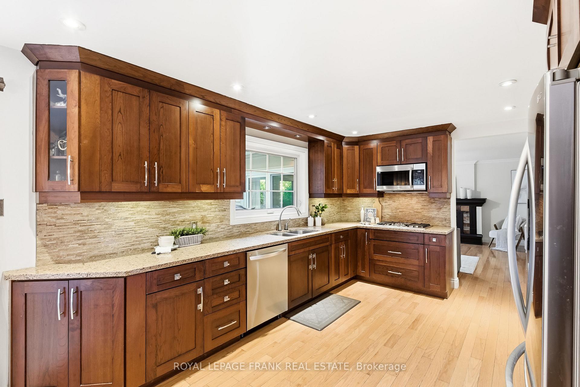Photo 14 of 462 Kent Street, Scugog, Port Perry — HOMEH