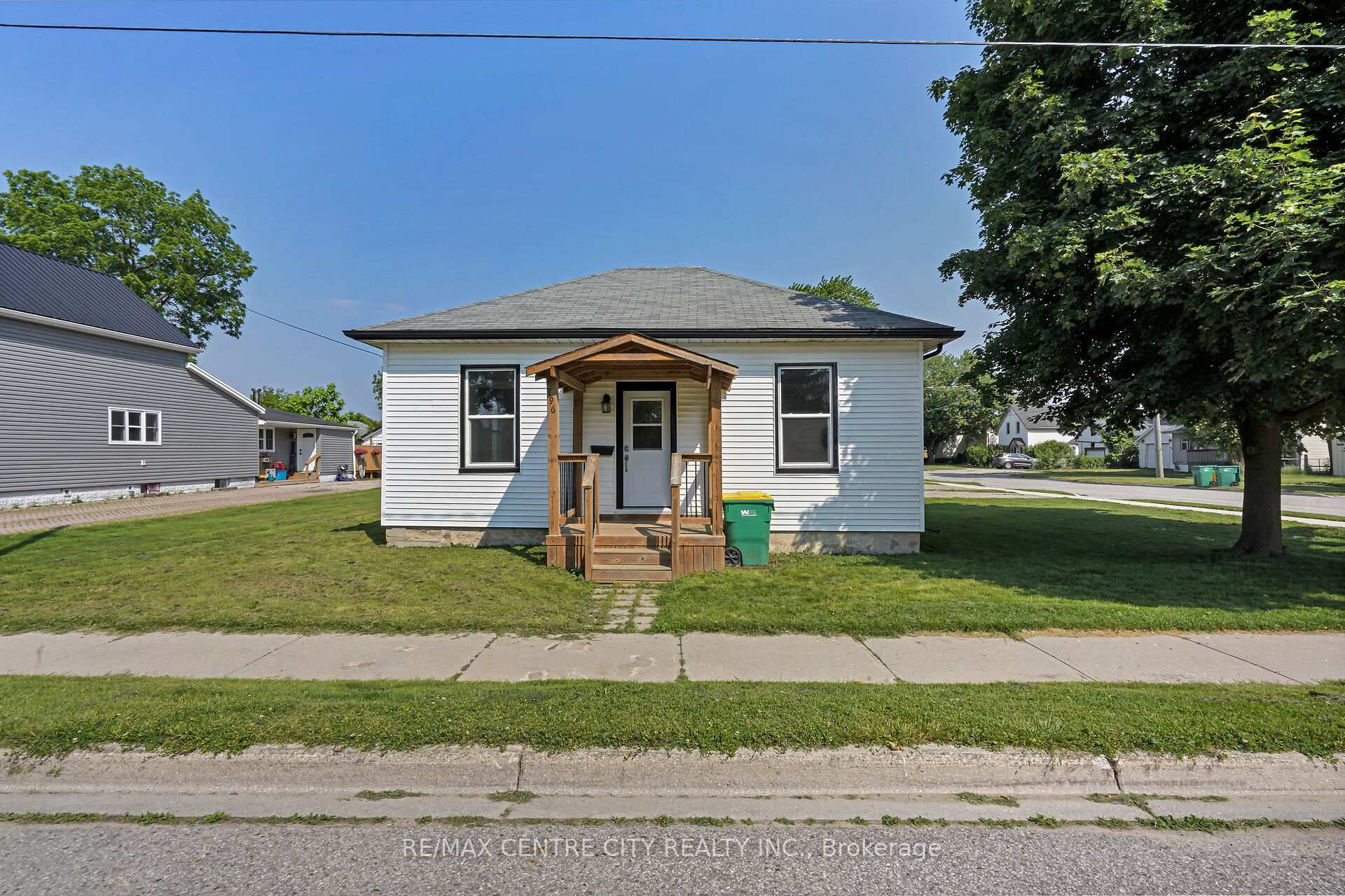 Front of 196 Mckellar Street