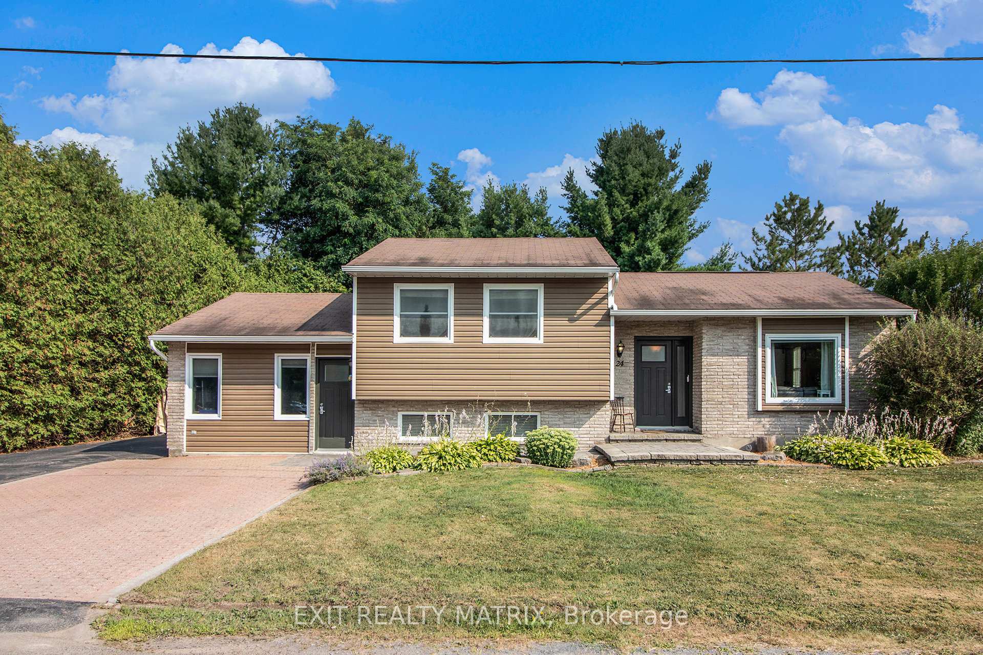 Photo 1 of 24 Ste Therese Boulevard, Embrun — HOMEH