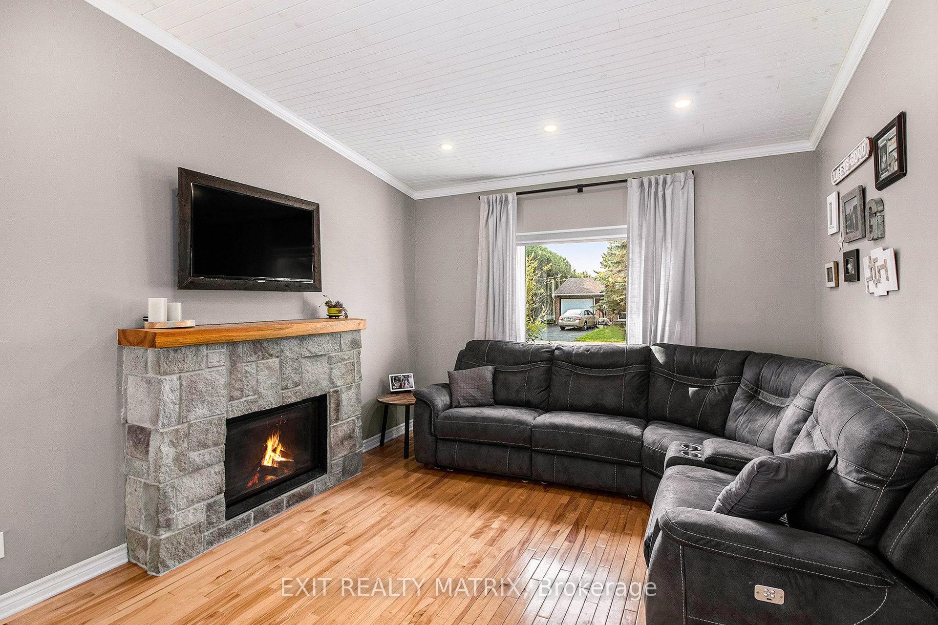 Photo 2 of 24 Ste Therese Boulevard, Embrun — HOMEH